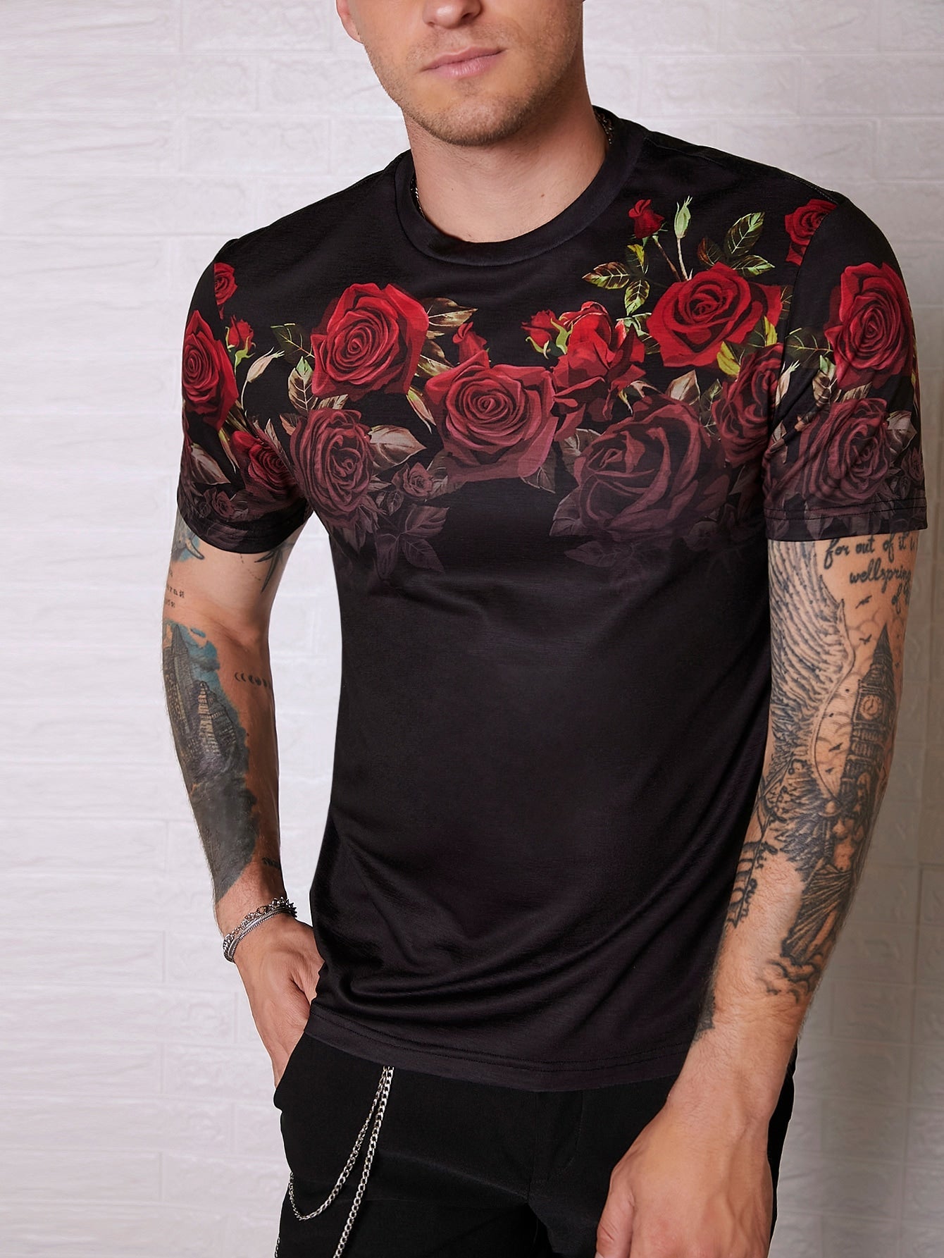 Camiseta Masculina Slim Estampa De Rosas Vermelhas Preto / PP Camiseta Masculina Slim Estampa De Rosas Vermelhas