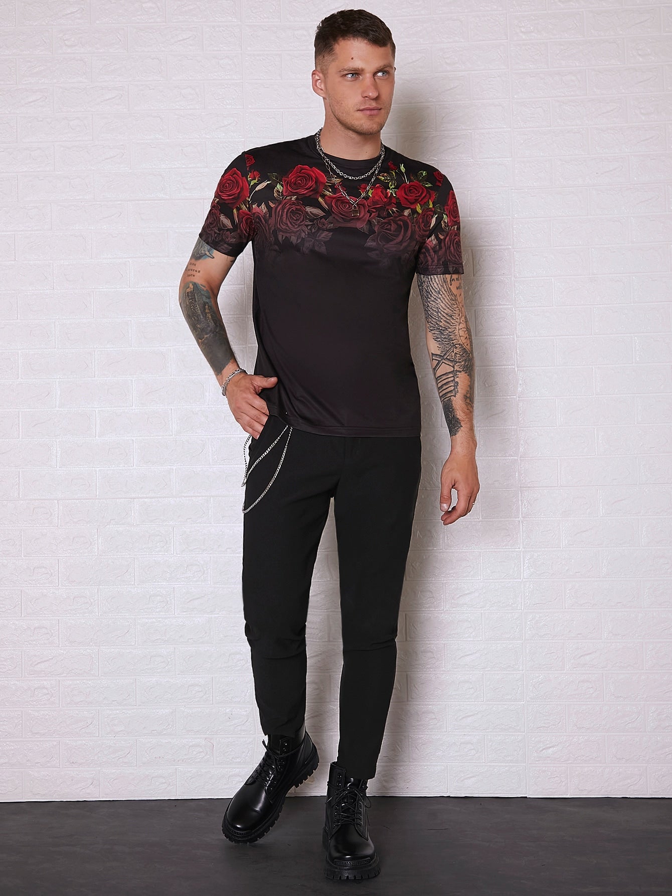 Camiseta Masculina Slim Estampa De Rosas Vermelhas Camiseta Masculina Slim Estampa De Rosas Vermelhas