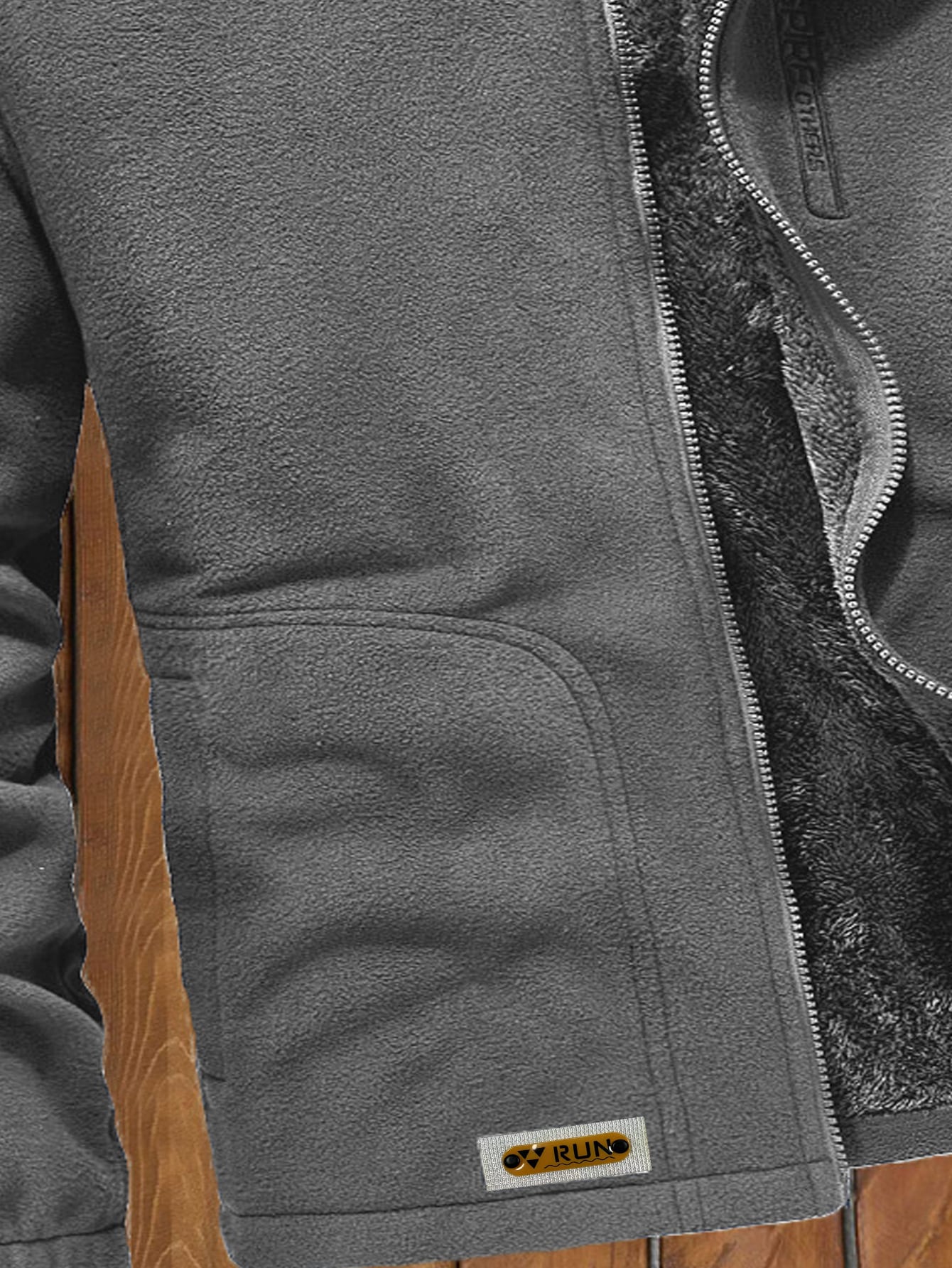 Moletom Masculino Forrado Com Patches Decorativos Moletom Masculino Forrado Com Patches Decorativos