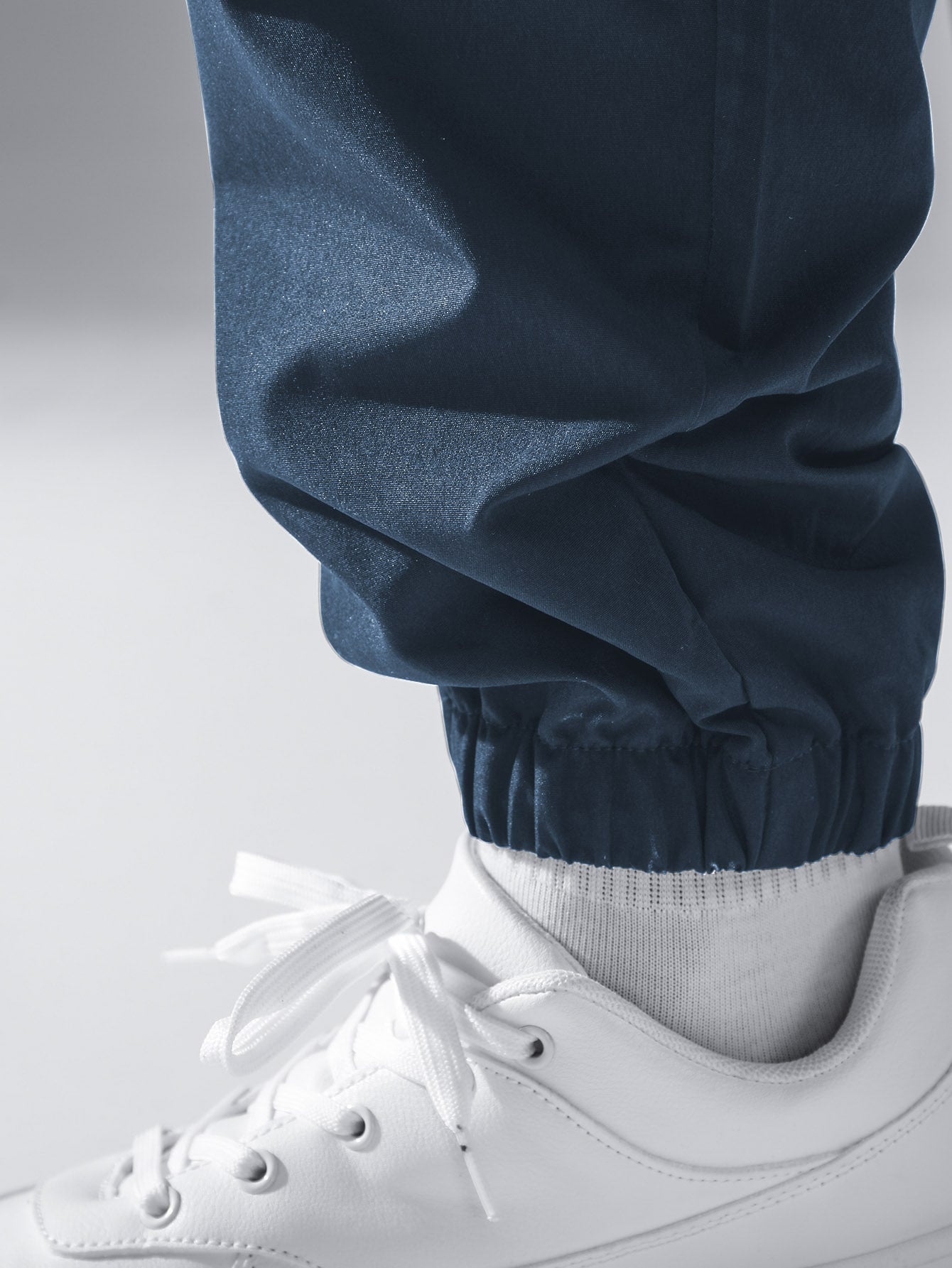 Calça Masculina Cargo Estilo Jogger Com Bolsos Laterais Calça Masculina Cargo Estilo Jogger Com Bolsos Laterais