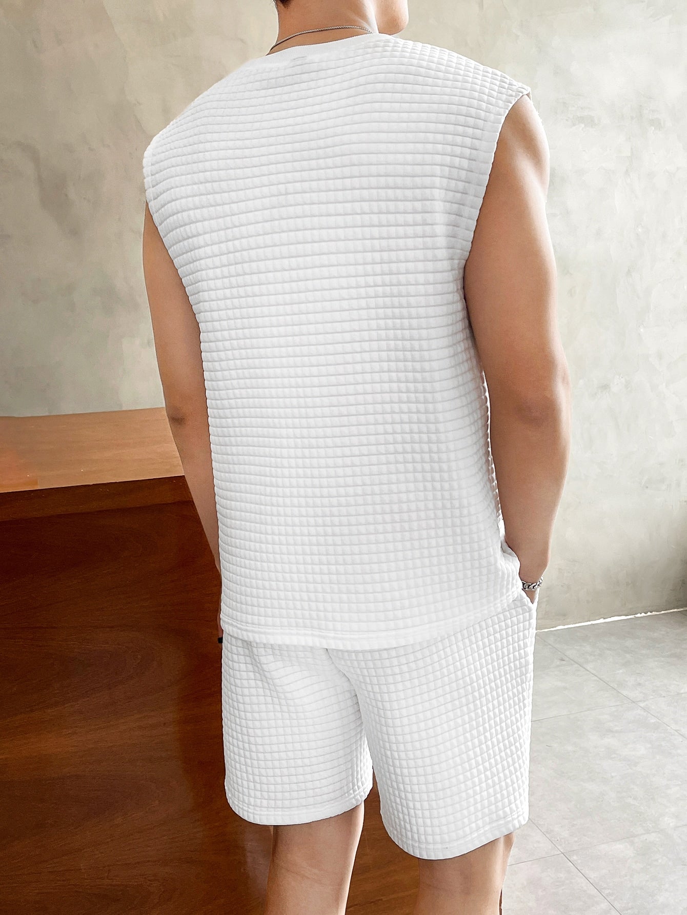 Conjunto Masculino Regata Com Patch E Shorts Ajustáveis Conjunto Masculino Regata Com Patch E Shorts Ajustáveis