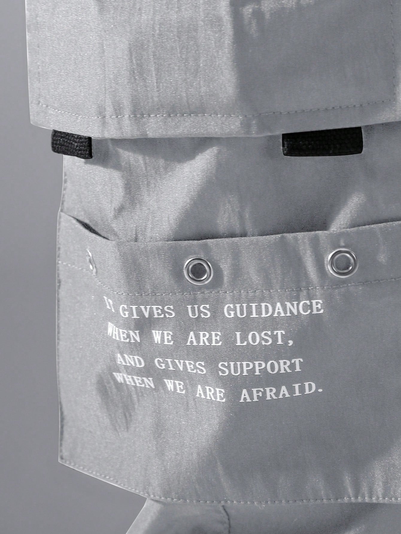 Calça Masculina Cargo Solta Estampa Gráfica E Detalhes Metálicos Calça Masculina Cargo Solta Estampa Gráfica E Detalhes