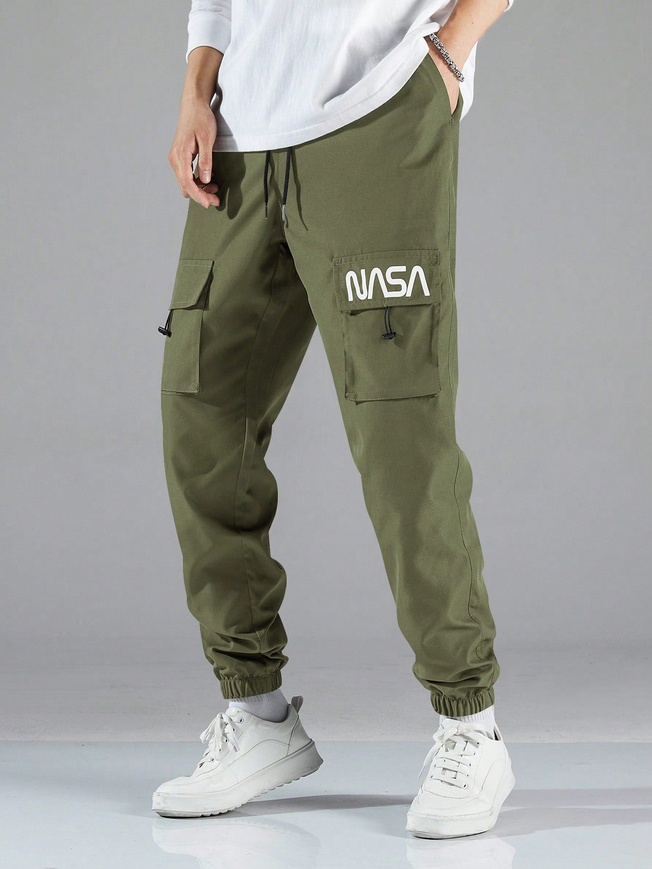 Calça Masculina Cargo Estilo Jogger Com Bolsos Laterais Verde Militar / PP Calça Masculina Cargo Estilo Jogger Com