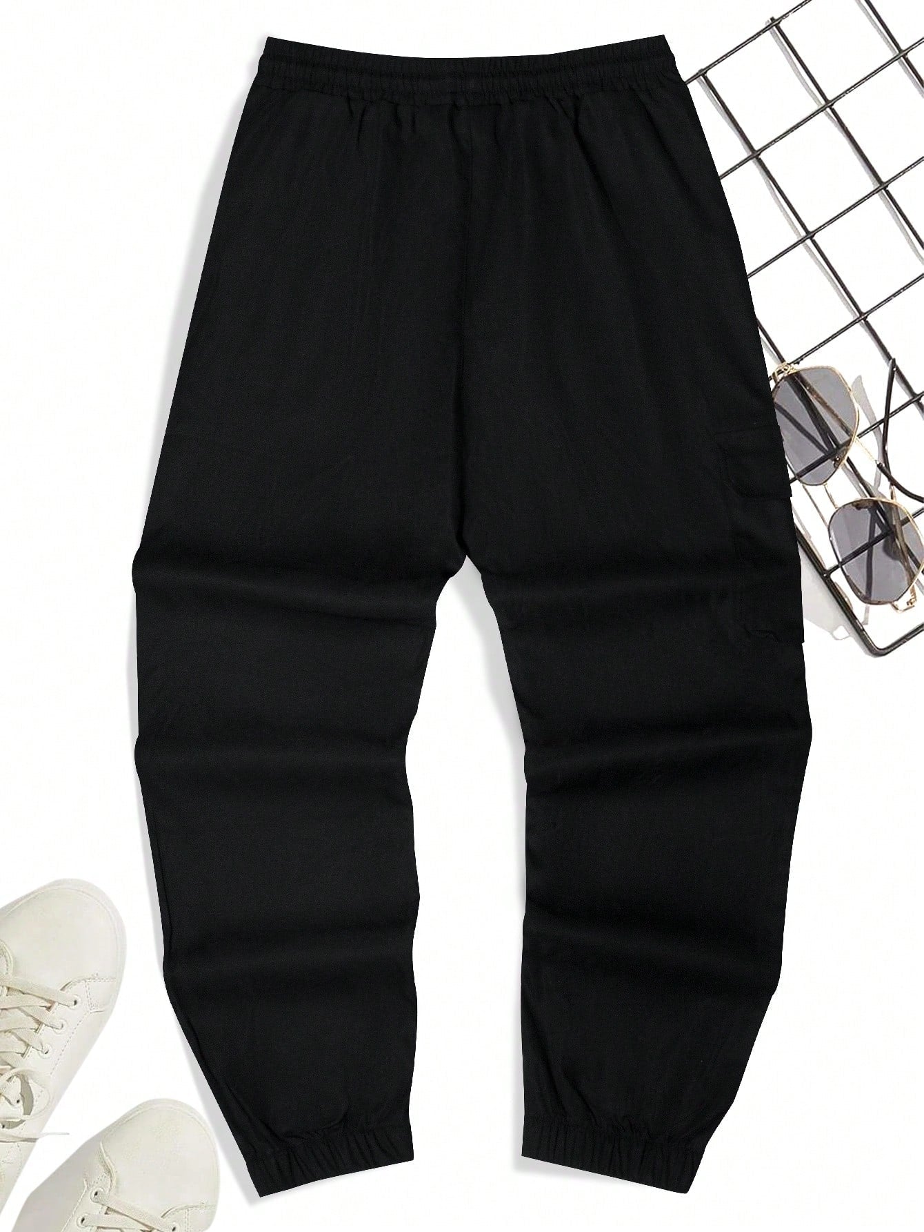 Calça Masculina Jogger Com Faixa Lateral E Bolsos Cargo Calça Masculina Jogger Com Faixa Lateral E Bolsos Cargo