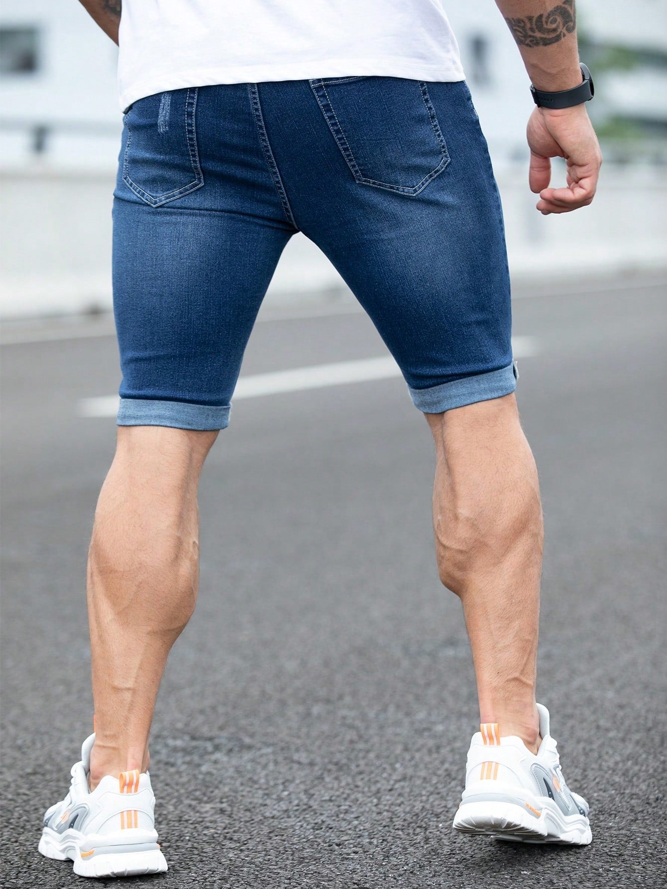 Shorts Masculino Jeans Destroyed Com Barra Desfiada Shorts Masculino Jeans Destroyed Com Barra Desfiada