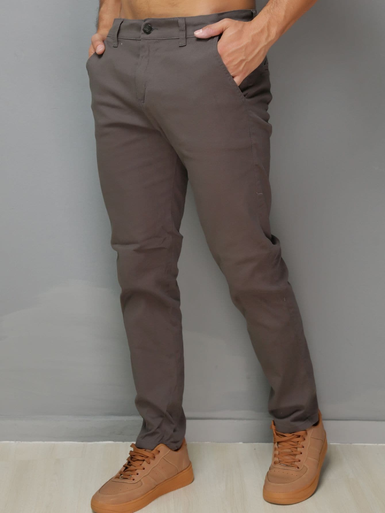 Calça Masculina Social Slim Fit Com Tecido Stretch E Corte Ajustado Calça Masculina Social Slim Fit Com Tecido Stretch