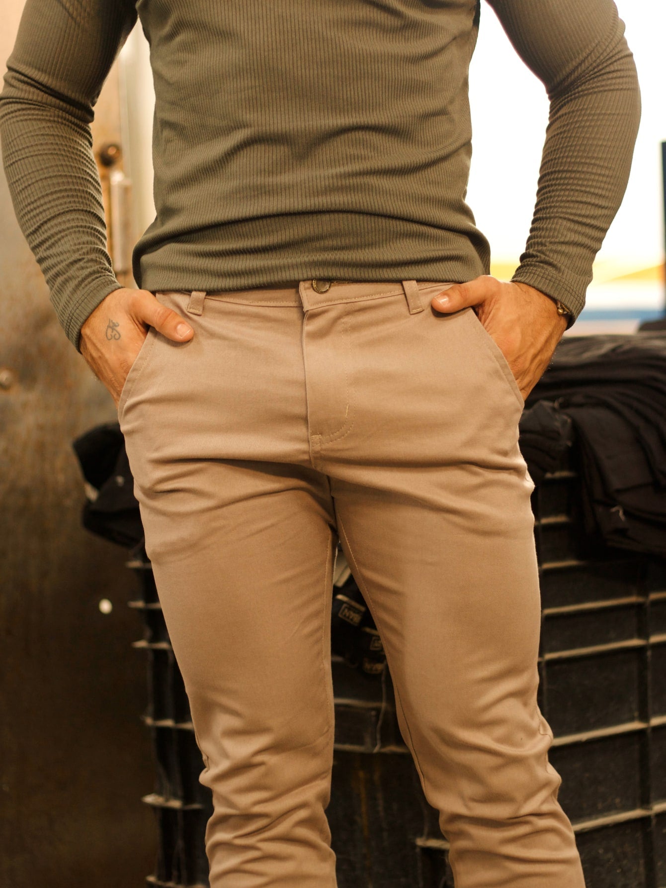 Calça Masculina Jeans Slim Fit Com Lavagem Média E Design Clean Calça Masculina Jeans Slim Fit Com Lavagem Média E