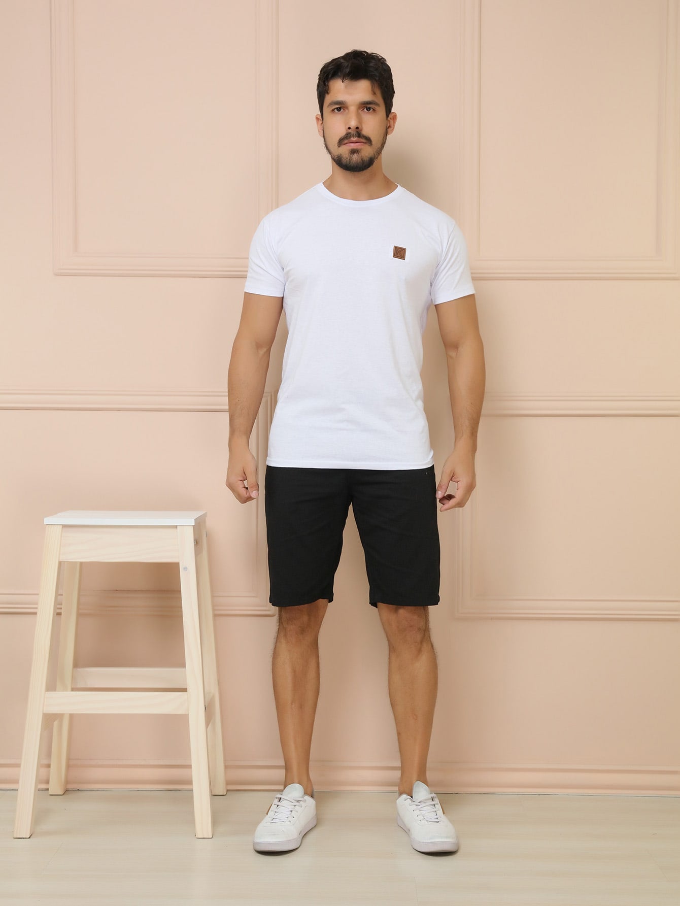 Shorts Masculino Casual Com Faixa Lateral Estilizada Shorts Masculino Casual Com Faixa Lateral Estilizada