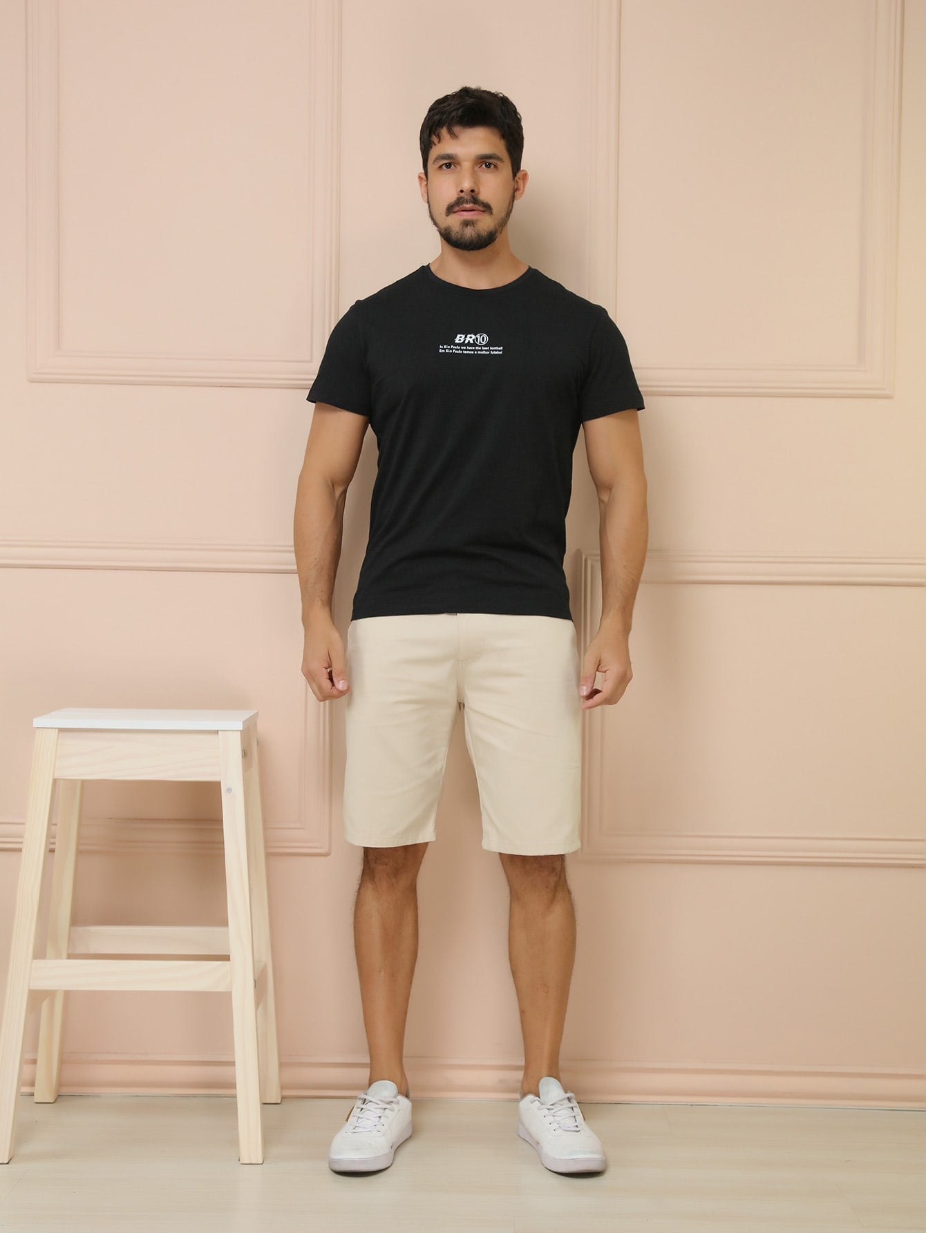 Shorts Masculino Casual Com Faixa Lateral Estilizada Shorts Masculino Casual Com Faixa Lateral Estilizada