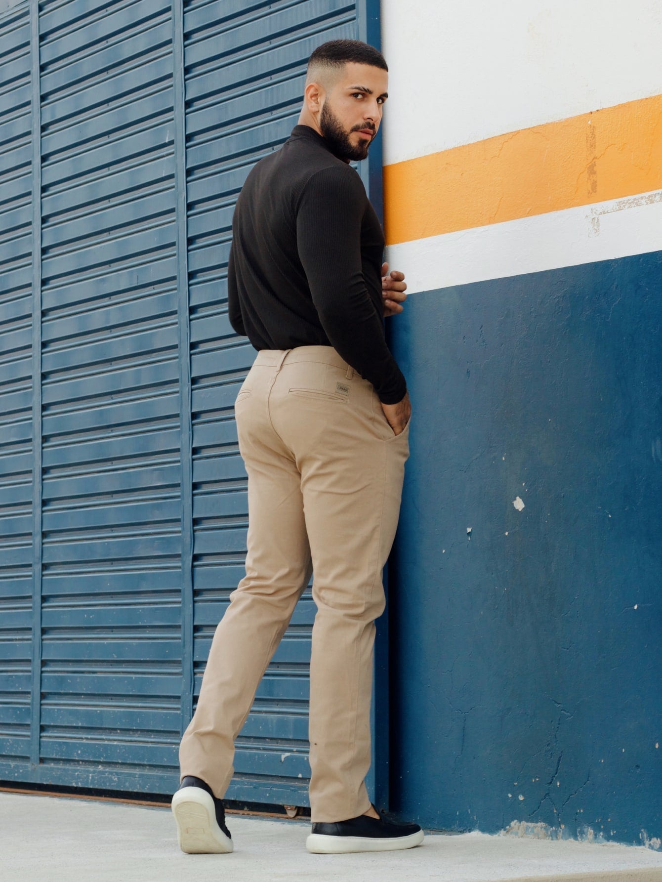 Calça Masculina Jeans Slim Fit Com Lavagem Média E Design Clean Calça Masculina Jeans Slim Fit Com Lavagem Média E