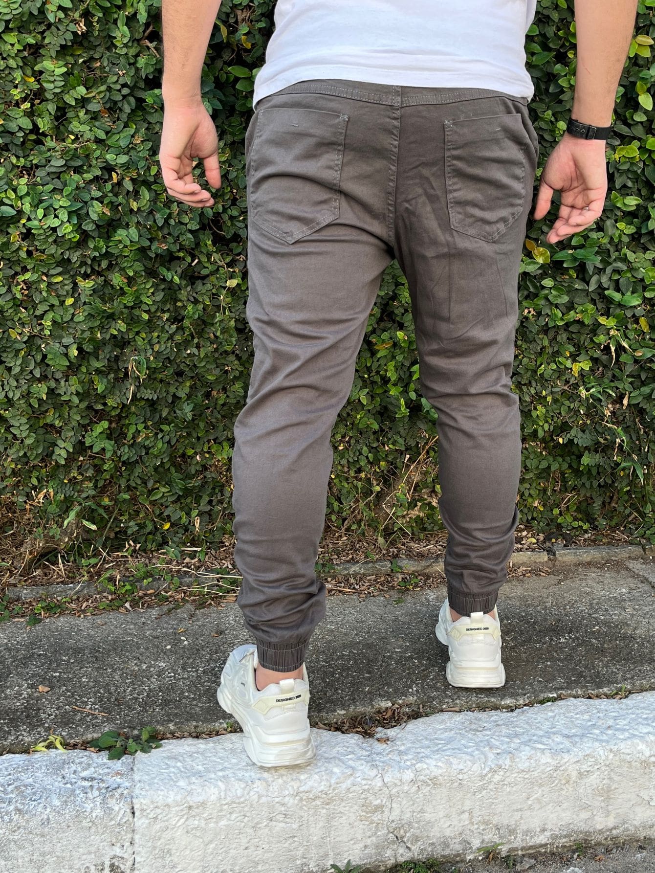 Calça Masculina Jogger Slim Fit Com Elástico Na Barra Calça Masculina Jogger Slim Fit Com Elástico Na Barra