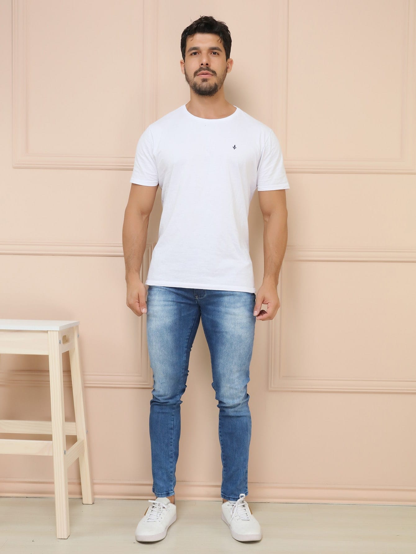 Calça Masculina Jeans Slim Fit Com Lavagem Desgastada E Estilo Calça Masculina Jeans Slim Fit Com Lavagem Desgastada E