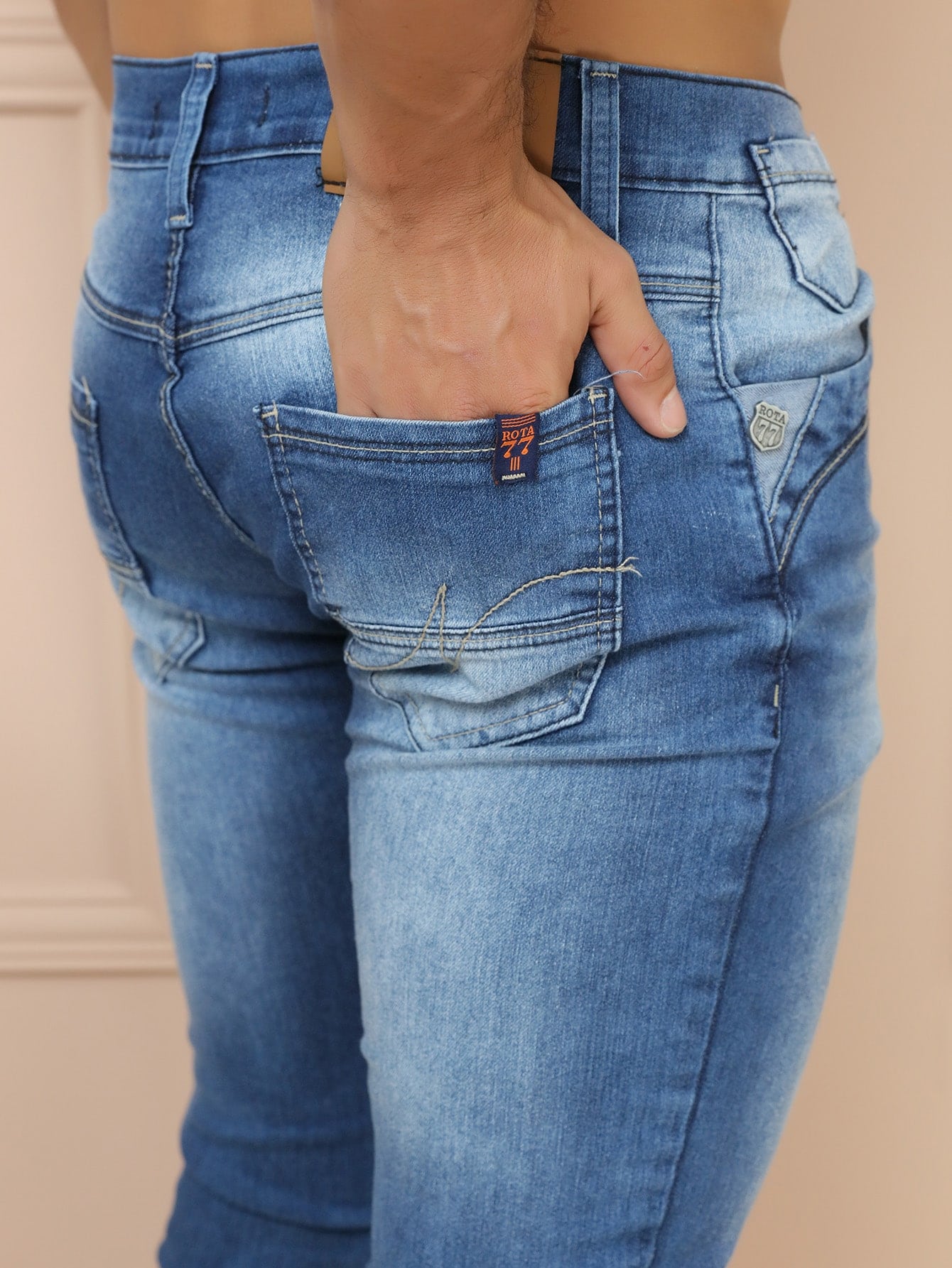 Calça Masculina Jeans Slim Fit Com Lavagem Desgastada E Estilo Calça Masculina Jeans Slim Fit Com Lavagem Desgastada E