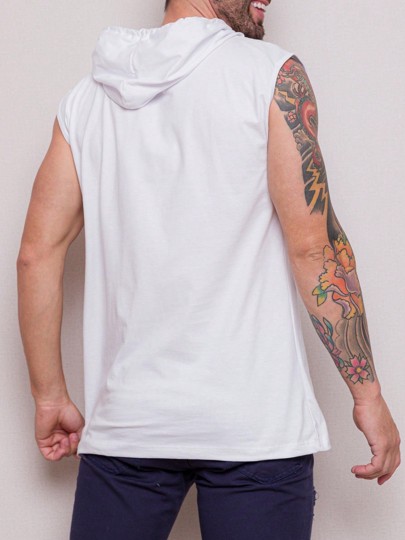 Camiseta Regata Masculina Slim Corte Ajustado Design Moderno Camiseta Regata Masculina Slim Corte Ajustado Design