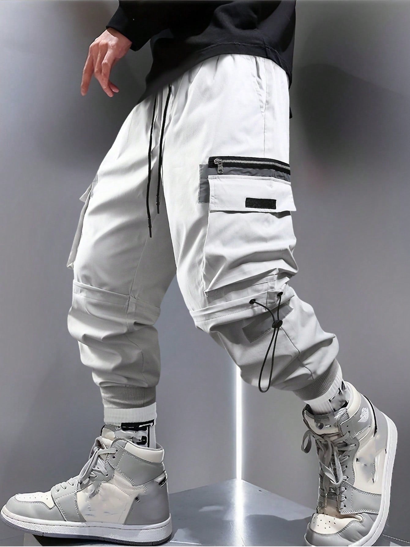 Calça Masculina Cargo Oversized Bolsos Grandes E Punhos Elásticos Cinza Claro / PP Calça Masculina Cargo Oversized