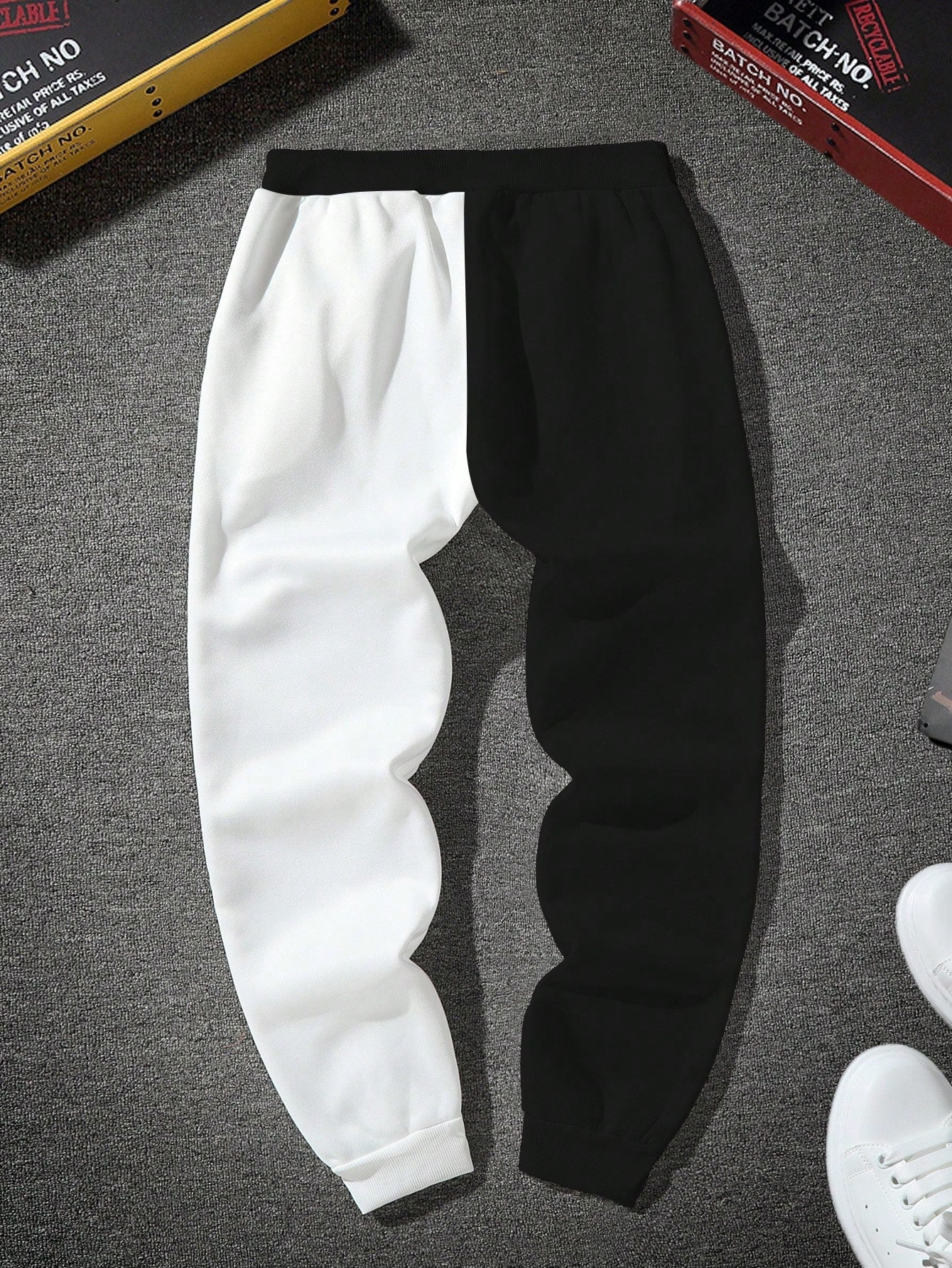 Calça Masculina Jogger Com Estampas Grafitadas Urbanas Calça Masculina Jogger Com Estampas Grafitadas Urbanas