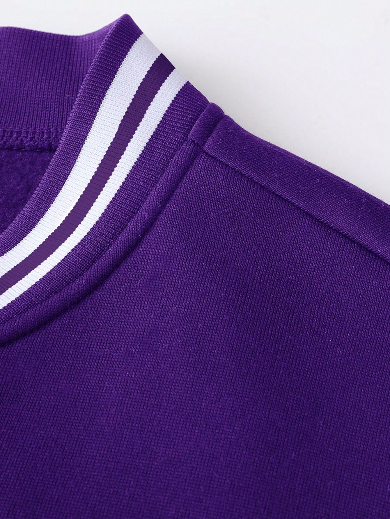 Moletom Masculino Estilo College Com Estampa Frontal E Punhos Moletom Masculino Estilo College Com Estampa Frontal E