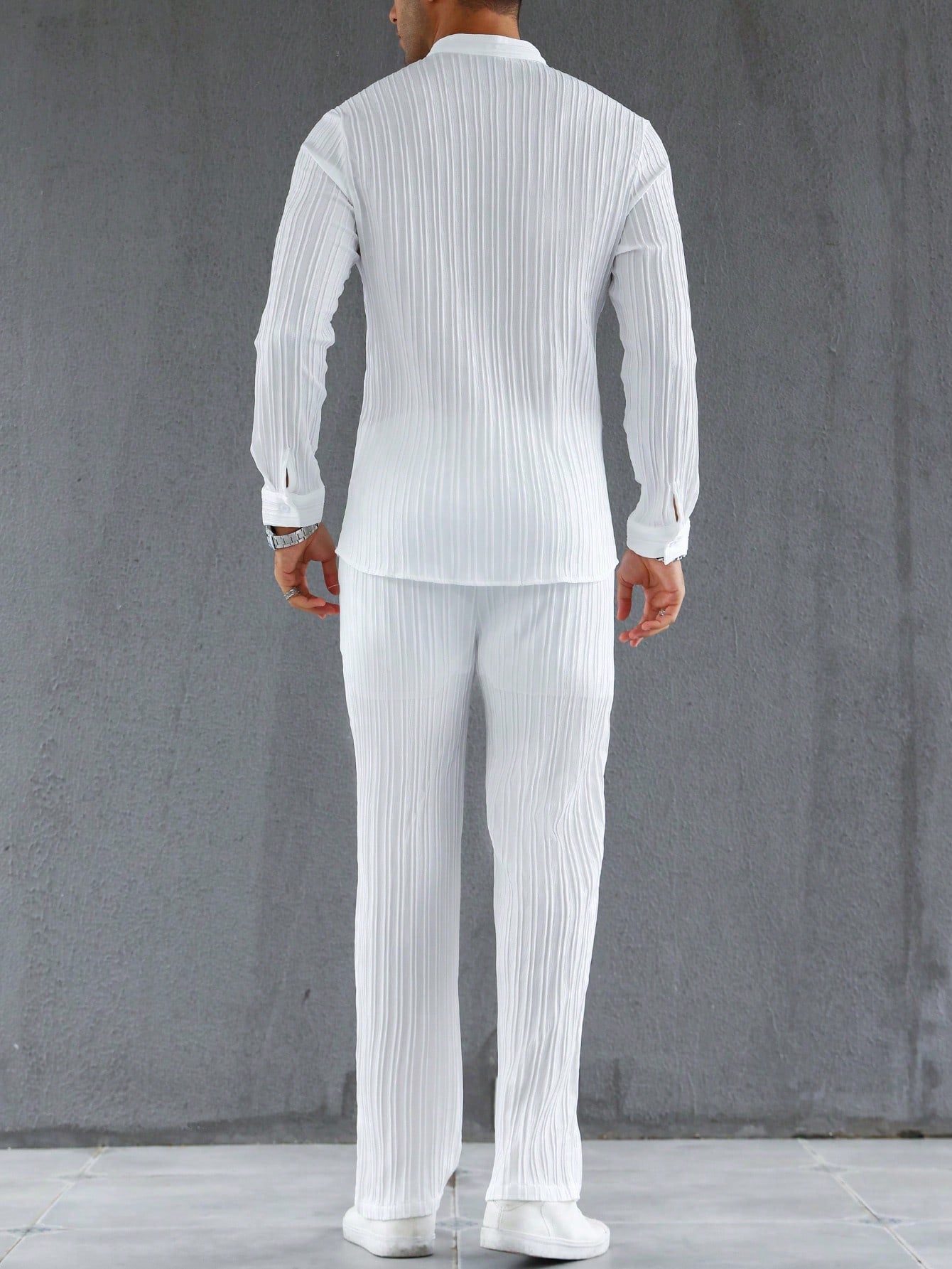 Conjunto Masculino Camisa Manga Longa E Calça Leve Ajustada Conjunto Masculino Camisa Manga Longa E Calça Leve Ajustada