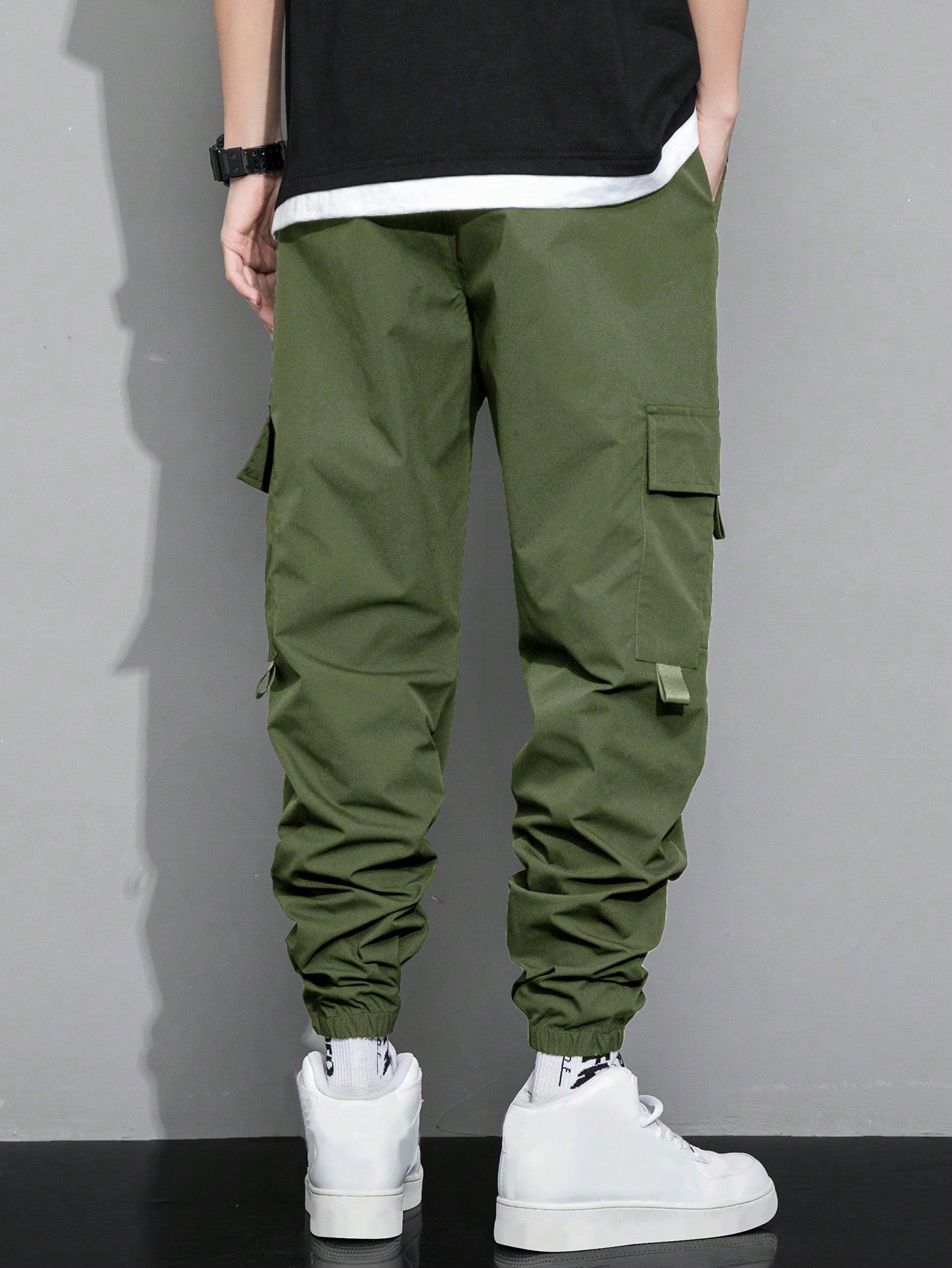 Calça Masculina Cargo Solta Estampa Cartoon E Bolsos Sobrepostos Calça Masculina Cargo Solta Estampa Cartoon E Bolsos