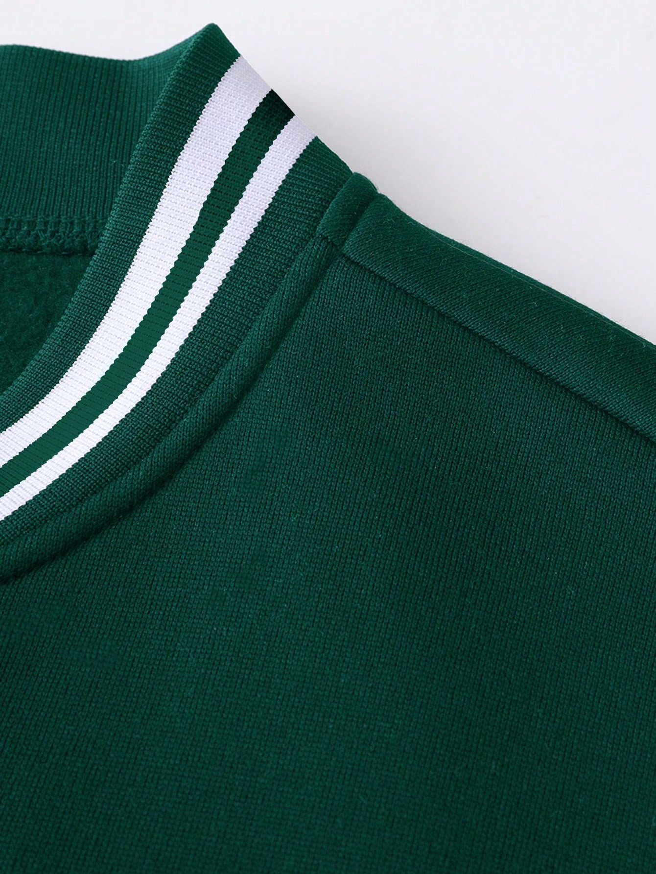 Moletom Masculino Estilo College Com Estampa Frontal E Punhos Moletom Masculino Estilo College Com Estampa Frontal E