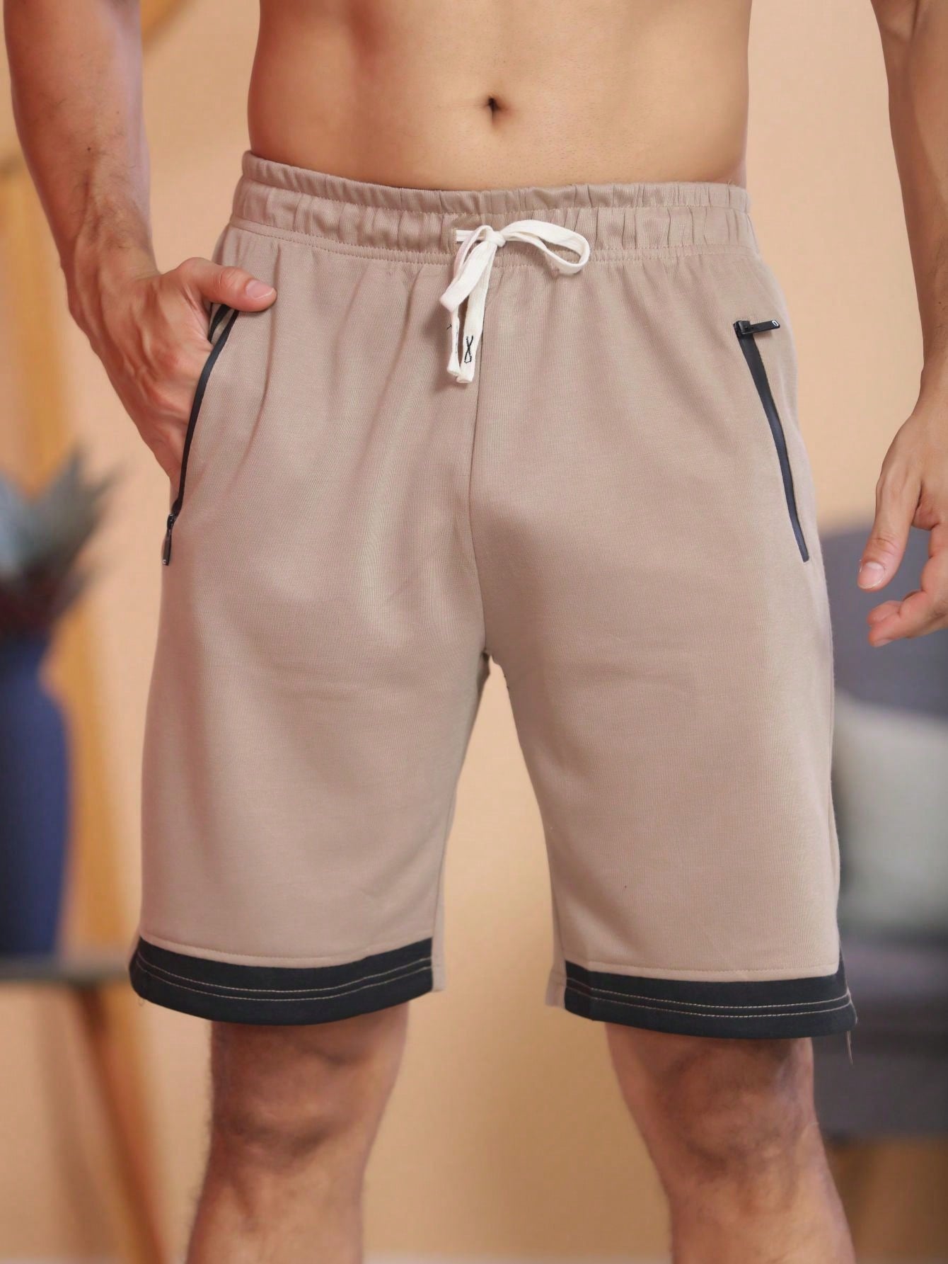 Shorts Masculino Esportivo Detalhes Contrastantes E Zíper Lateral Shorts Masculino Esportivo Detalhes Contrastantes E