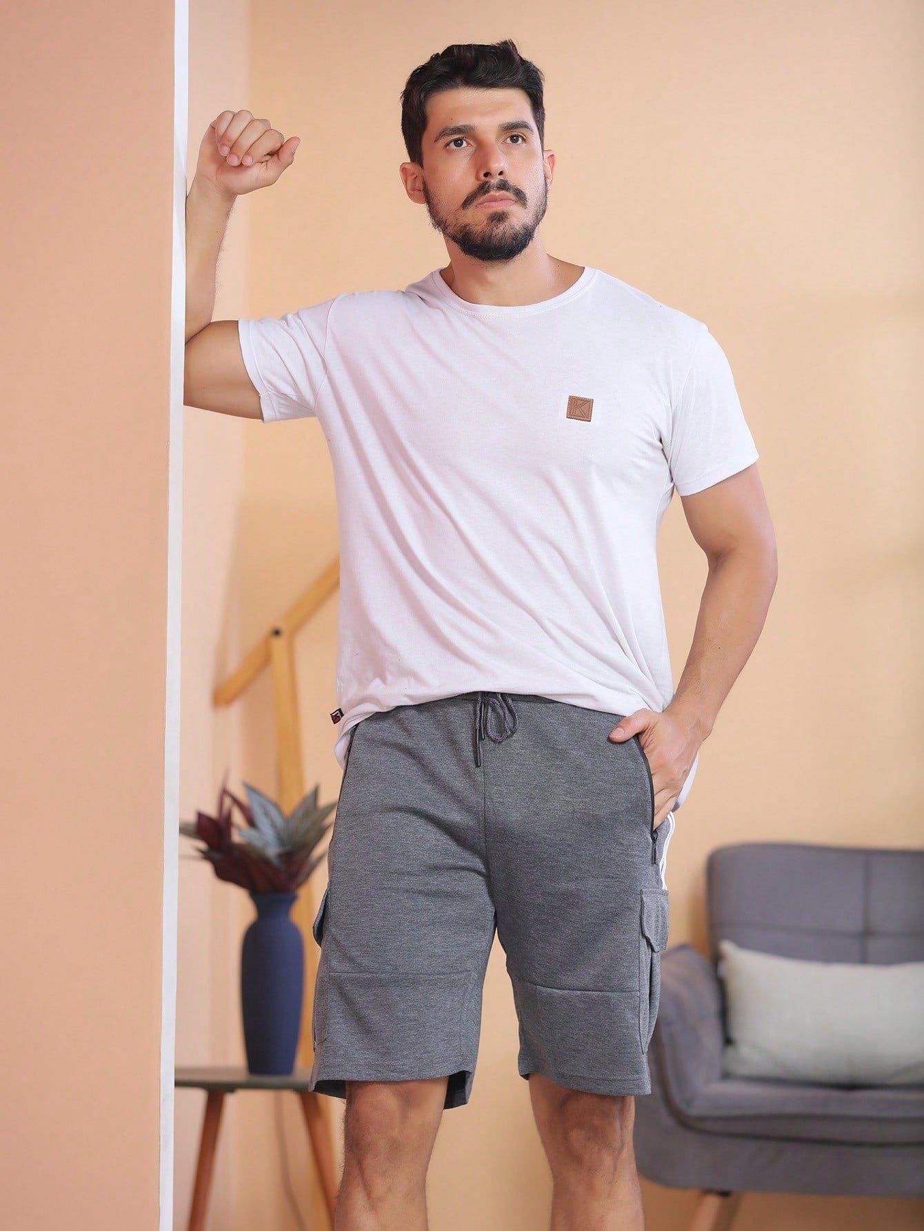 Shorts Masculino Cargo Com Listras Laterais E Bolsos Funcionais Shorts Masculino Cargo Com Listras Laterais E Bolsos