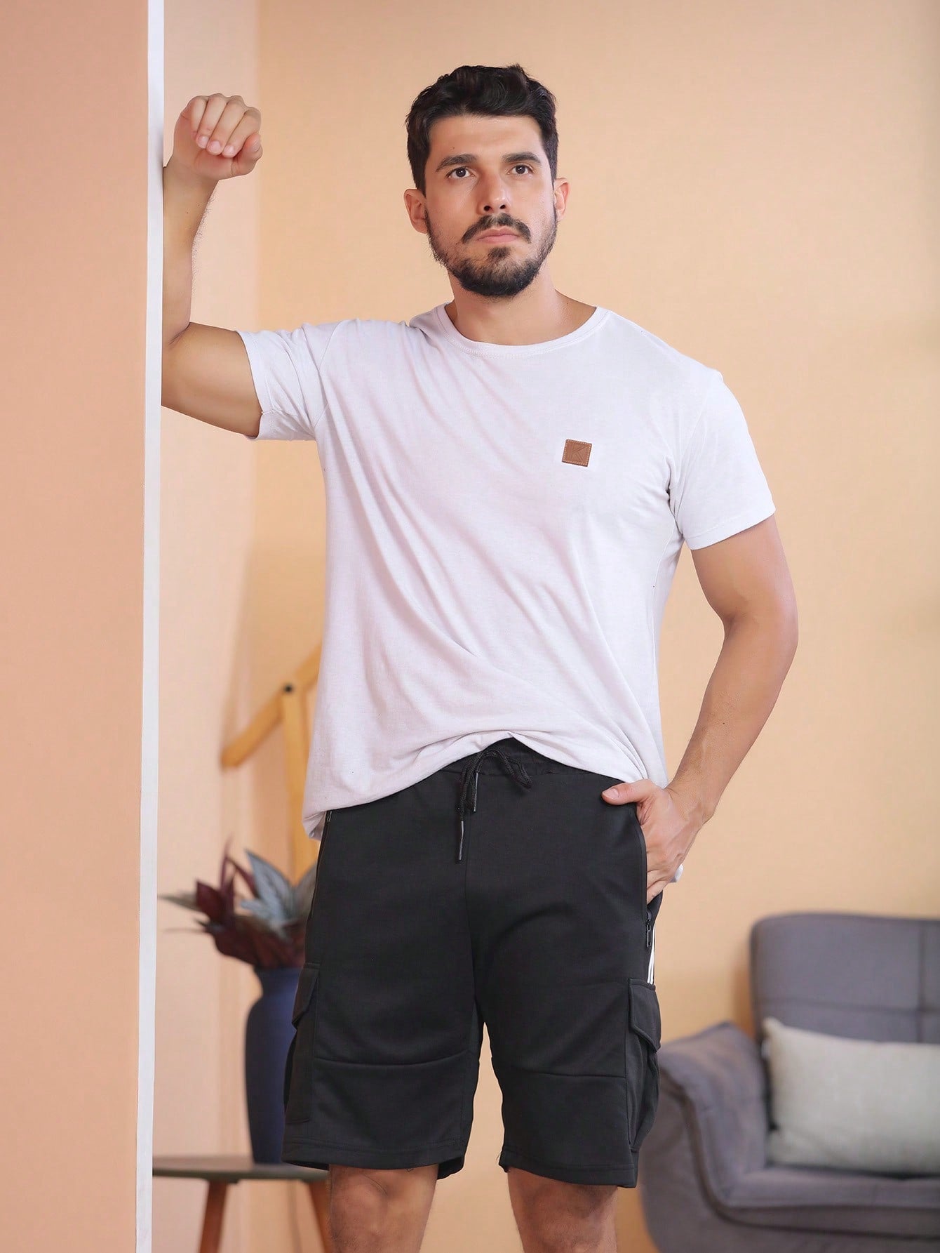 Shorts Masculino Cargo Com Listras Laterais E Bolsos Funcionais Shorts Masculino Cargo Com Listras Laterais E Bolsos