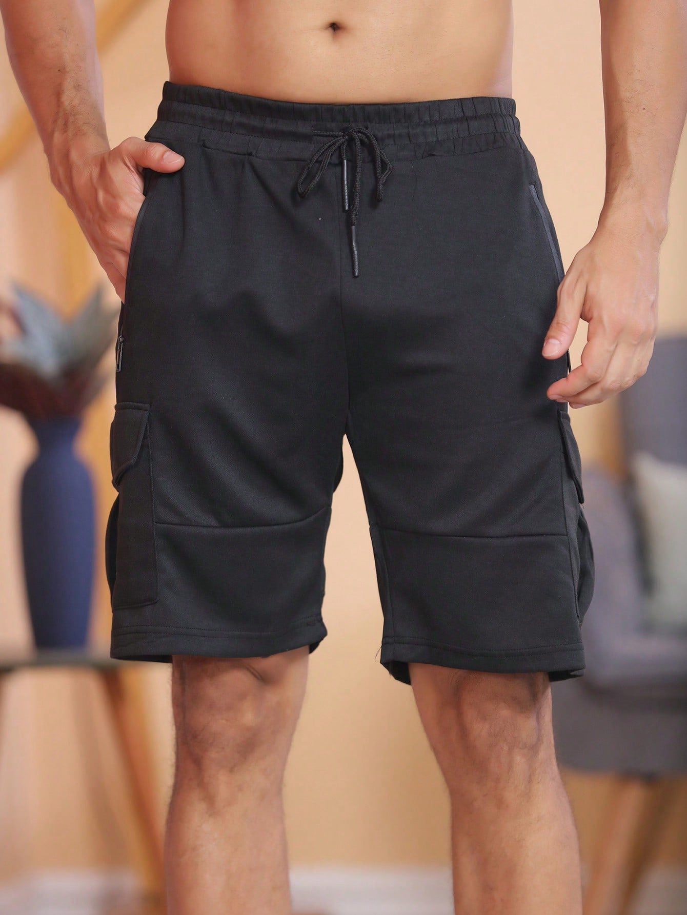 Shorts Masculino Cargo Com Listras Laterais E Bolsos Funcionais Shorts Masculino Cargo Com Listras Laterais E Bolsos