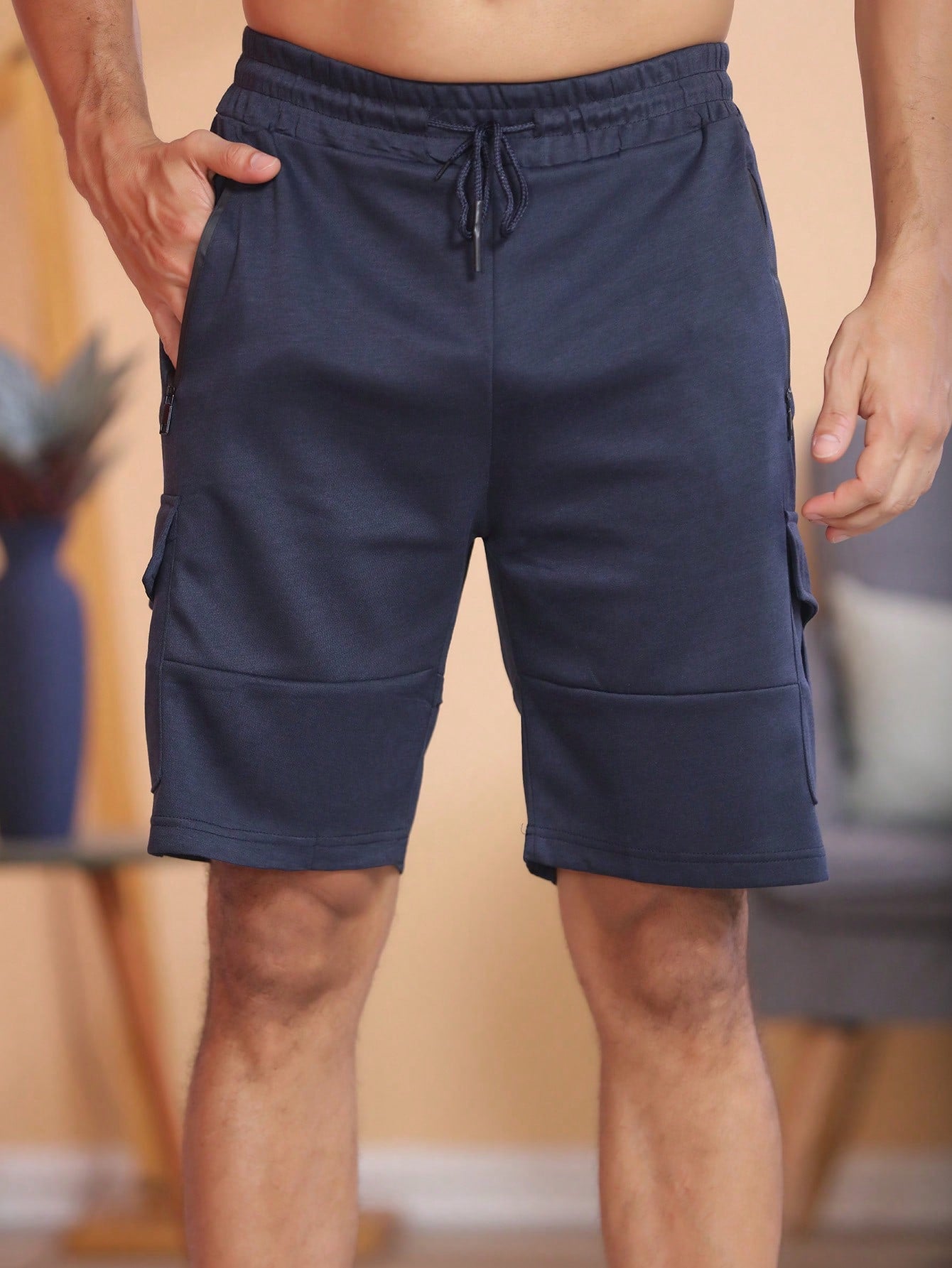 Shorts Masculino Cargo Com Listras Laterais E Bolsos Funcionais Shorts Masculino Cargo Com Listras Laterais E Bolsos