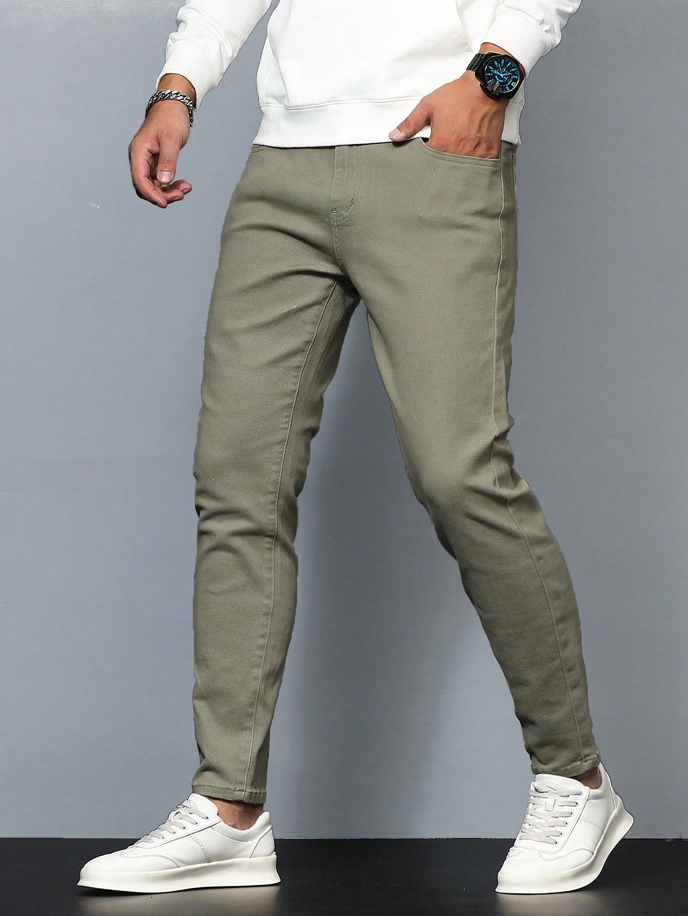 Calça Masculina Jeans Slim Fit Com Bolsos Diagonais E Design Moderno Verde Oliva / PP Calça Masculina Jeans Slim Fit