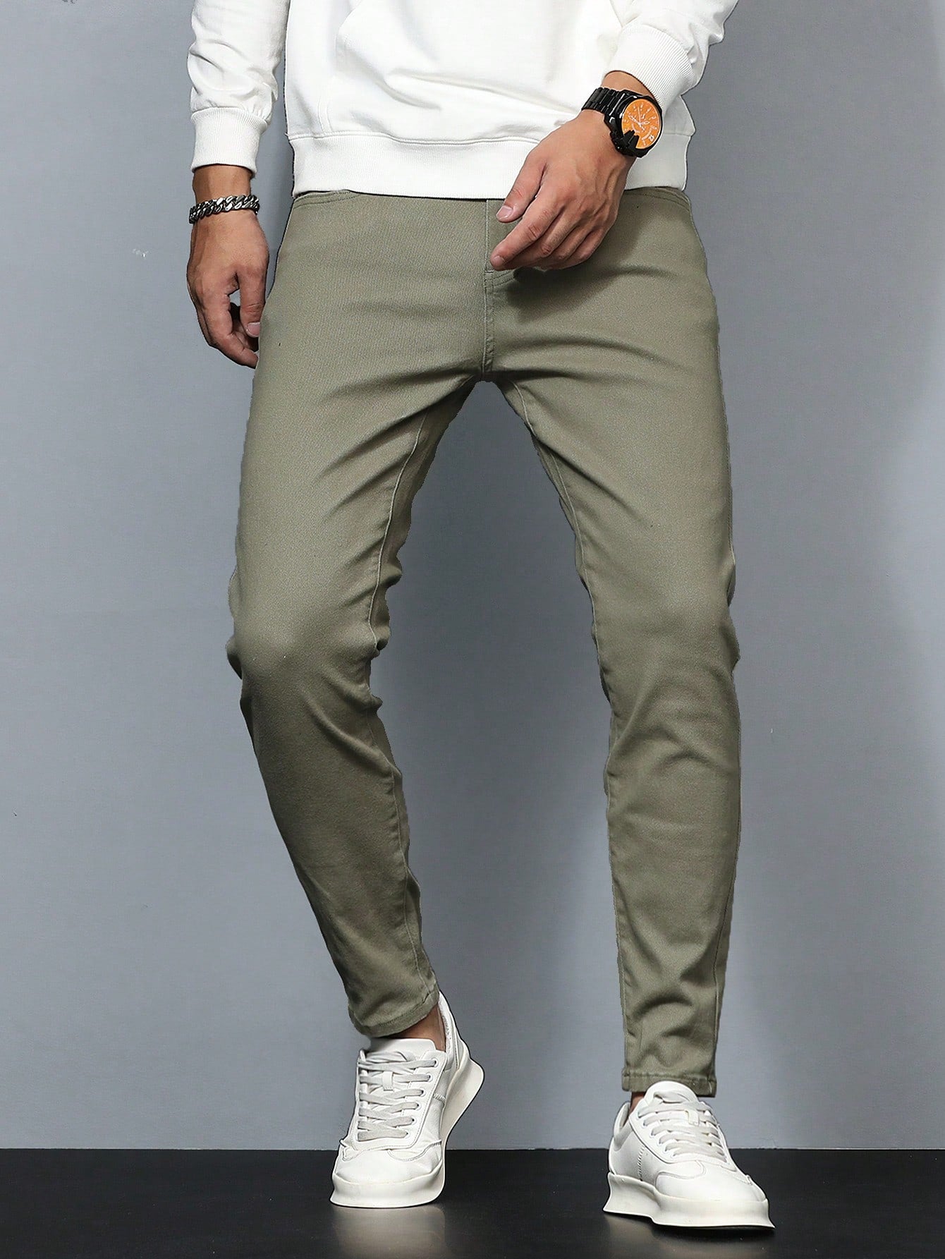 Calça Masculina Jeans Slim Fit Com Bolsos Diagonais E Design Moderno Calça Masculina Jeans Slim Fit Com Bolsos