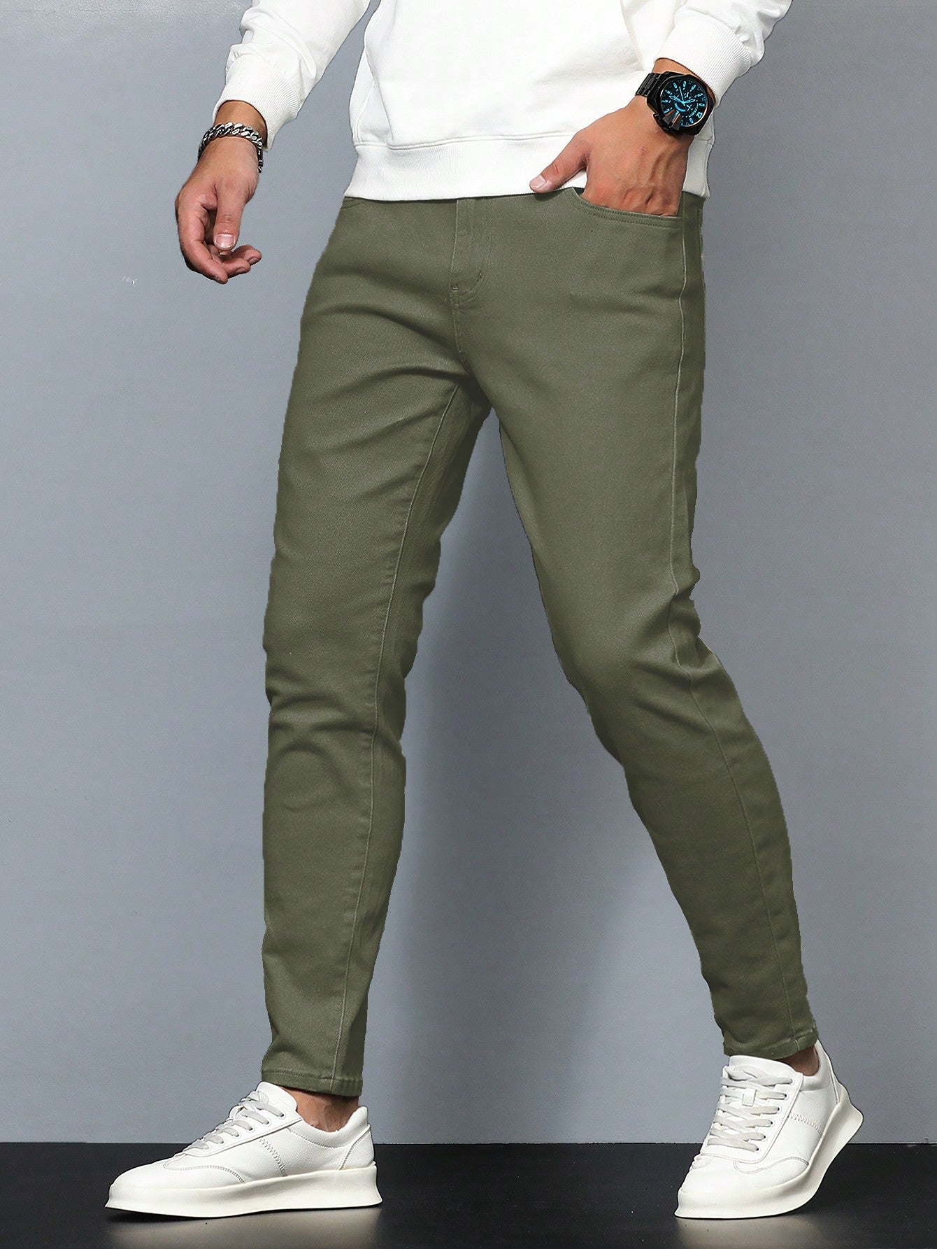 Calça Masculina Jeans Slim Fit Com Bolsos Diagonais E Design Moderno Verde Militar / PP Calça Masculina Jeans Slim Fit