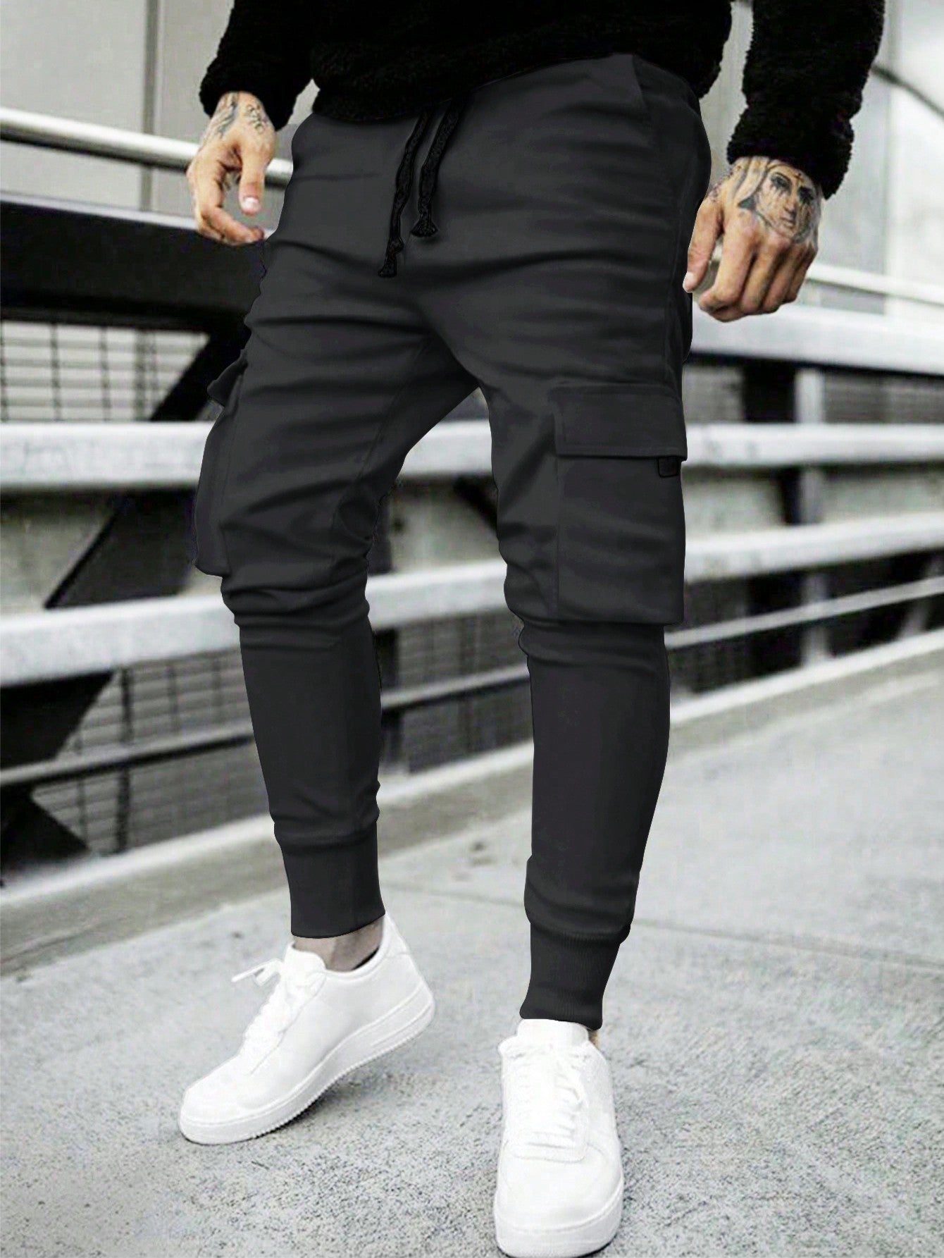 Calça Masculina Cargo Solta Bolsos Sobrepostos E Blocos De Cor Preto / PP Calça Masculina Cargo Solta Bolsos