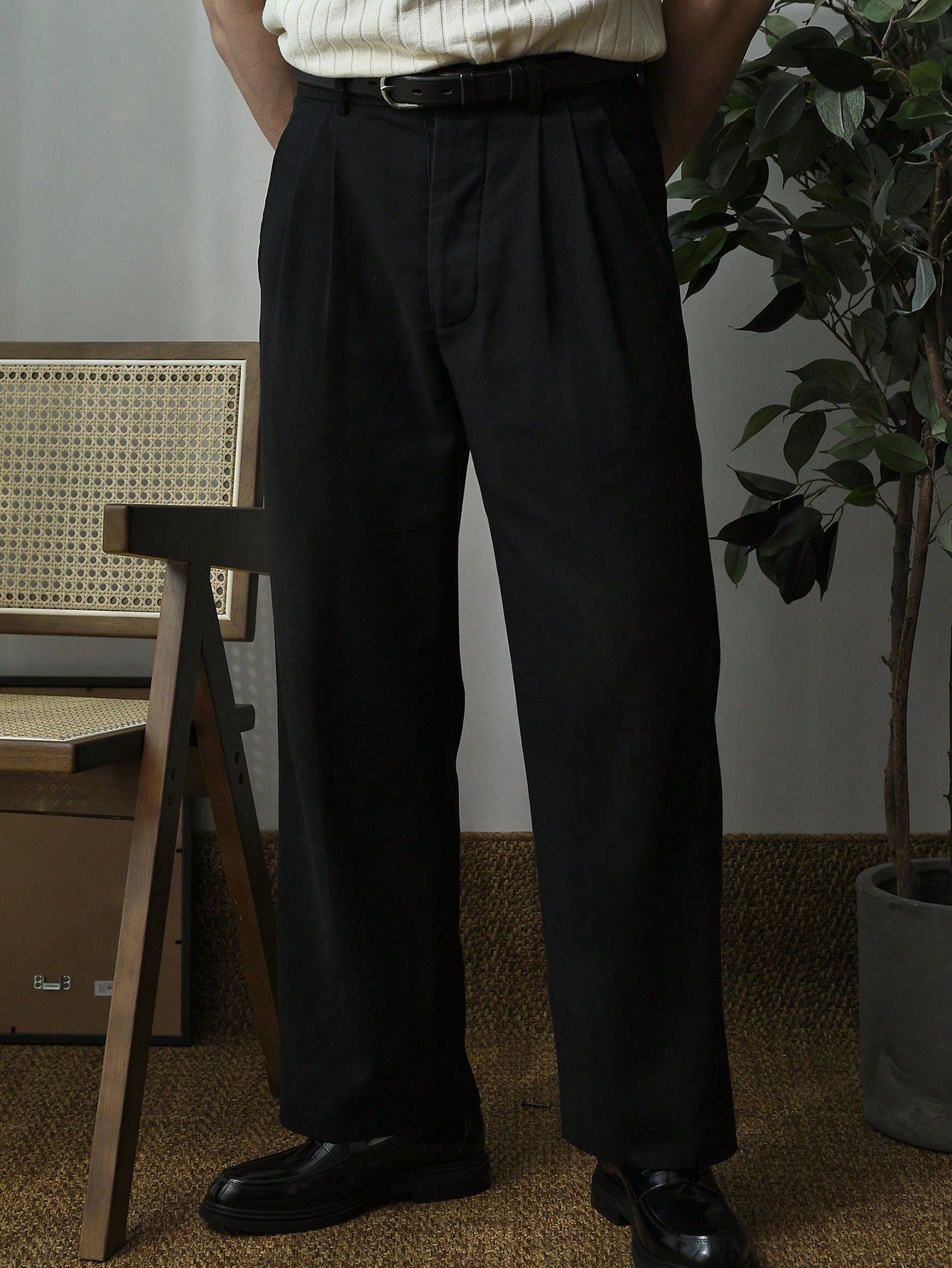 Calça Masculina Alfaiataria Com Pregas E Corte Reto Elegante Calça Masculina Alfaiataria Com Pregas E Corte Reto