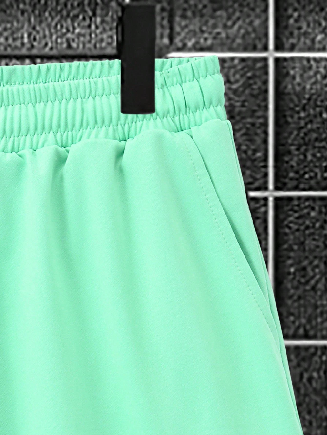 Conjunto Masculino Camiseta Ombro Caído E Shorts Estilo Solto Conjunto Masculino Camiseta Ombro Caído E Shorts Estilo