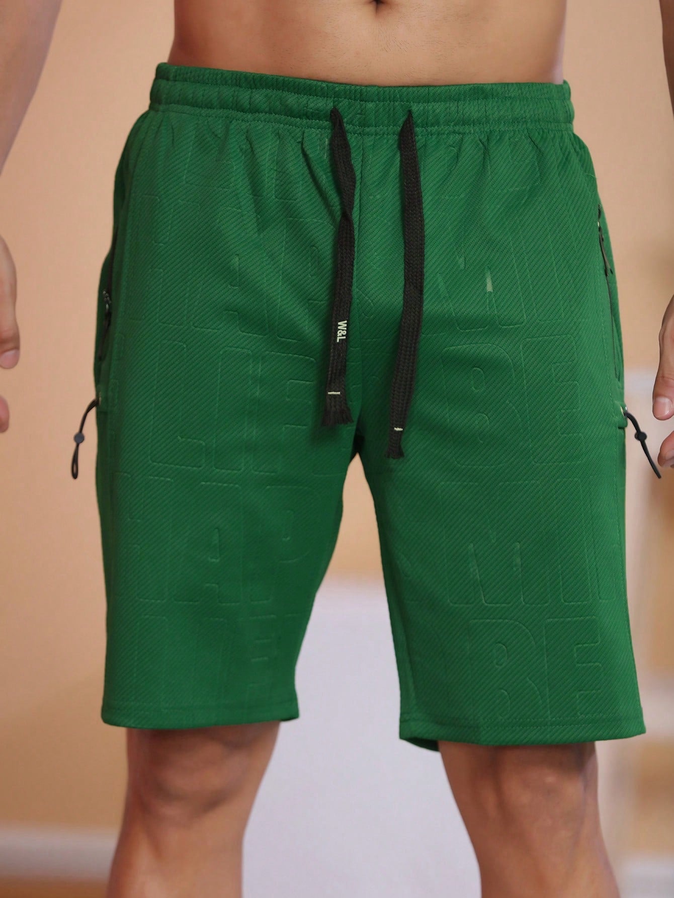 Bermuda Masculina Com Zíperes E Ajuste Moderno Bermuda Masculina Com Listras Laterais E Estilo Esportivo