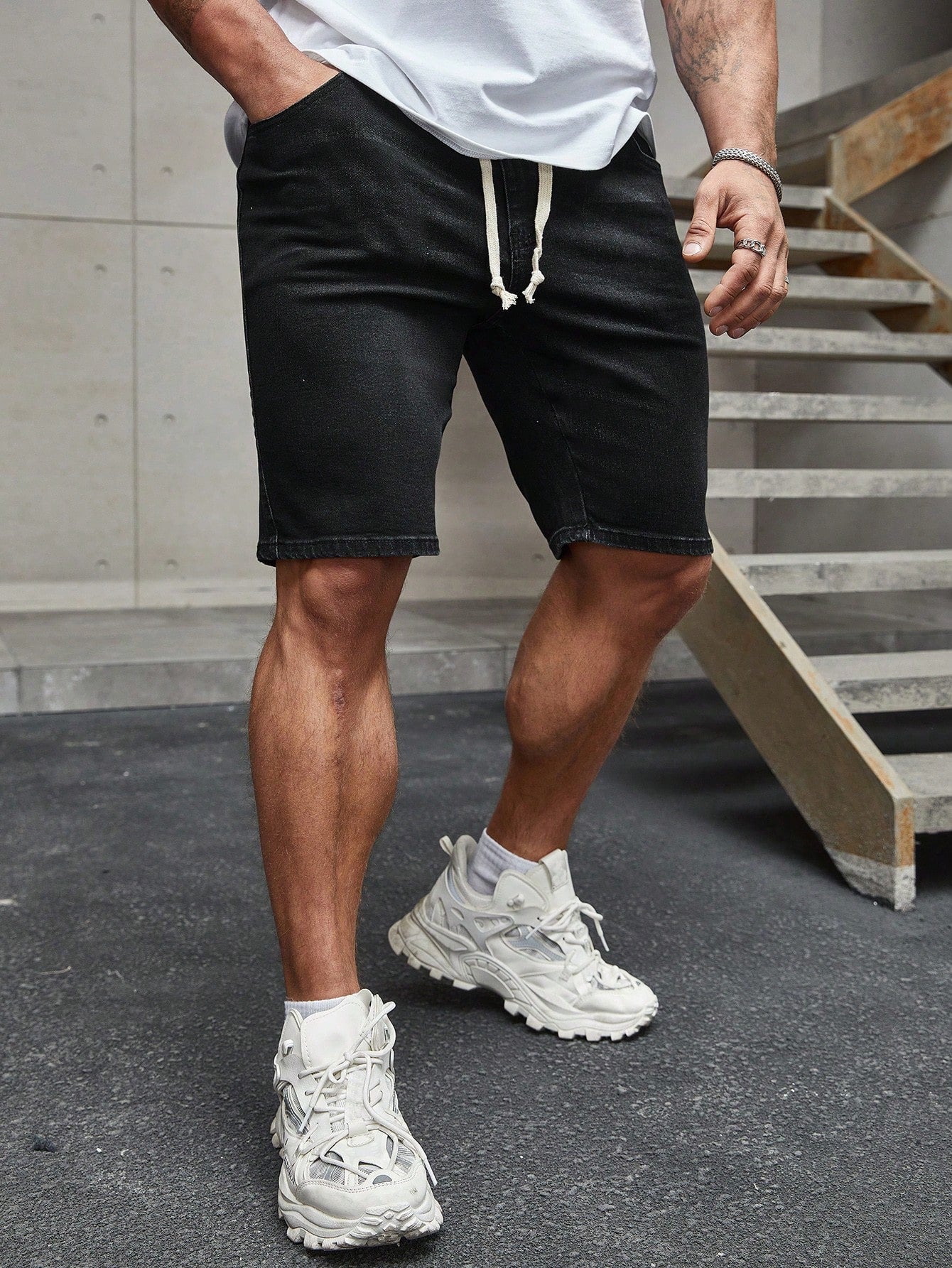 Shorts Masculino Jeans Streetwear Com Cadarço E Bolsos Shorts Masculino Jeans Streetwear Com Cadarço E Bolsos