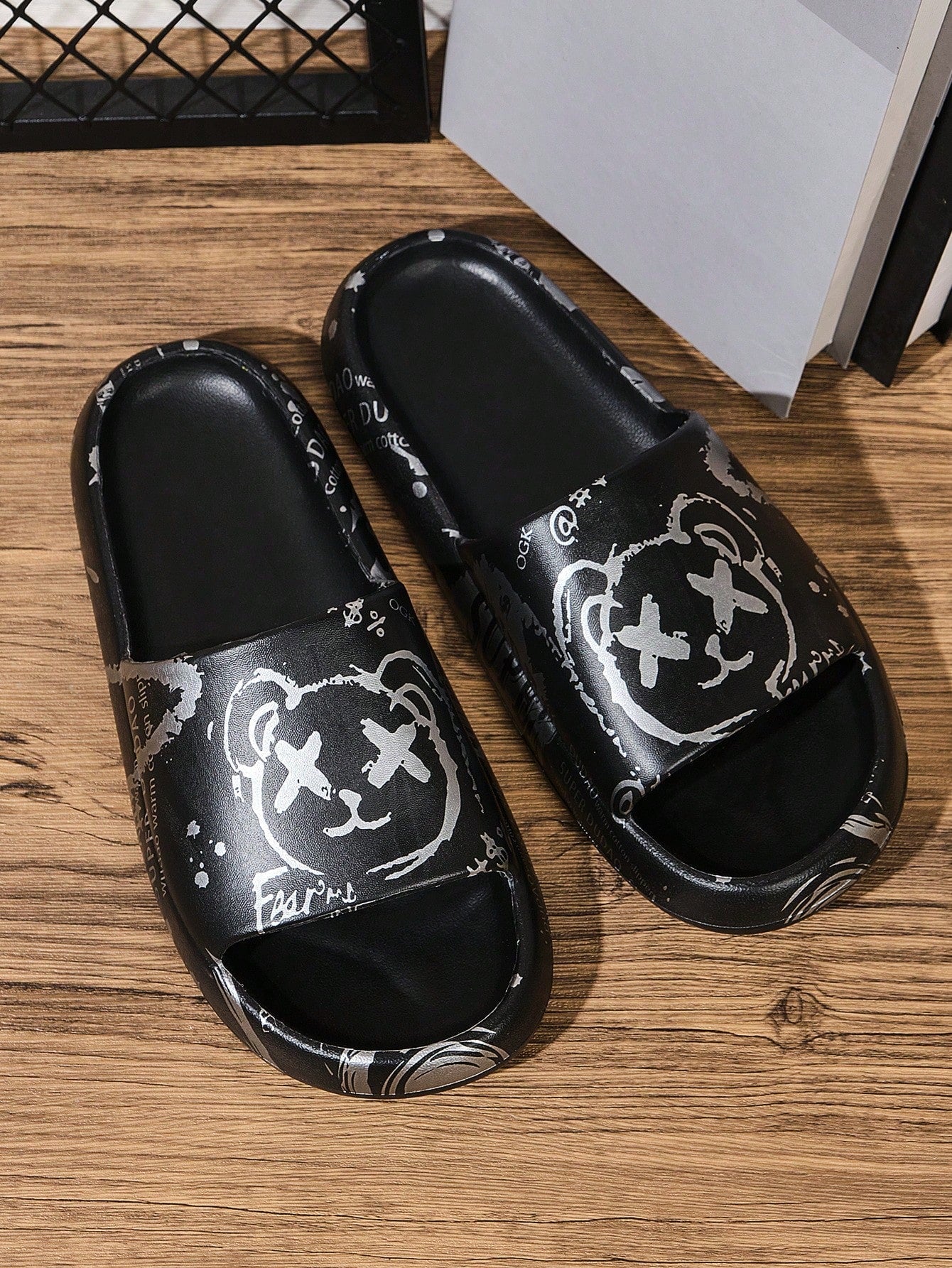 Chinelo Masculino Casual Estampado Urso Antiderrapante Confortável Chinelo Masculino Casual Estampado Urso