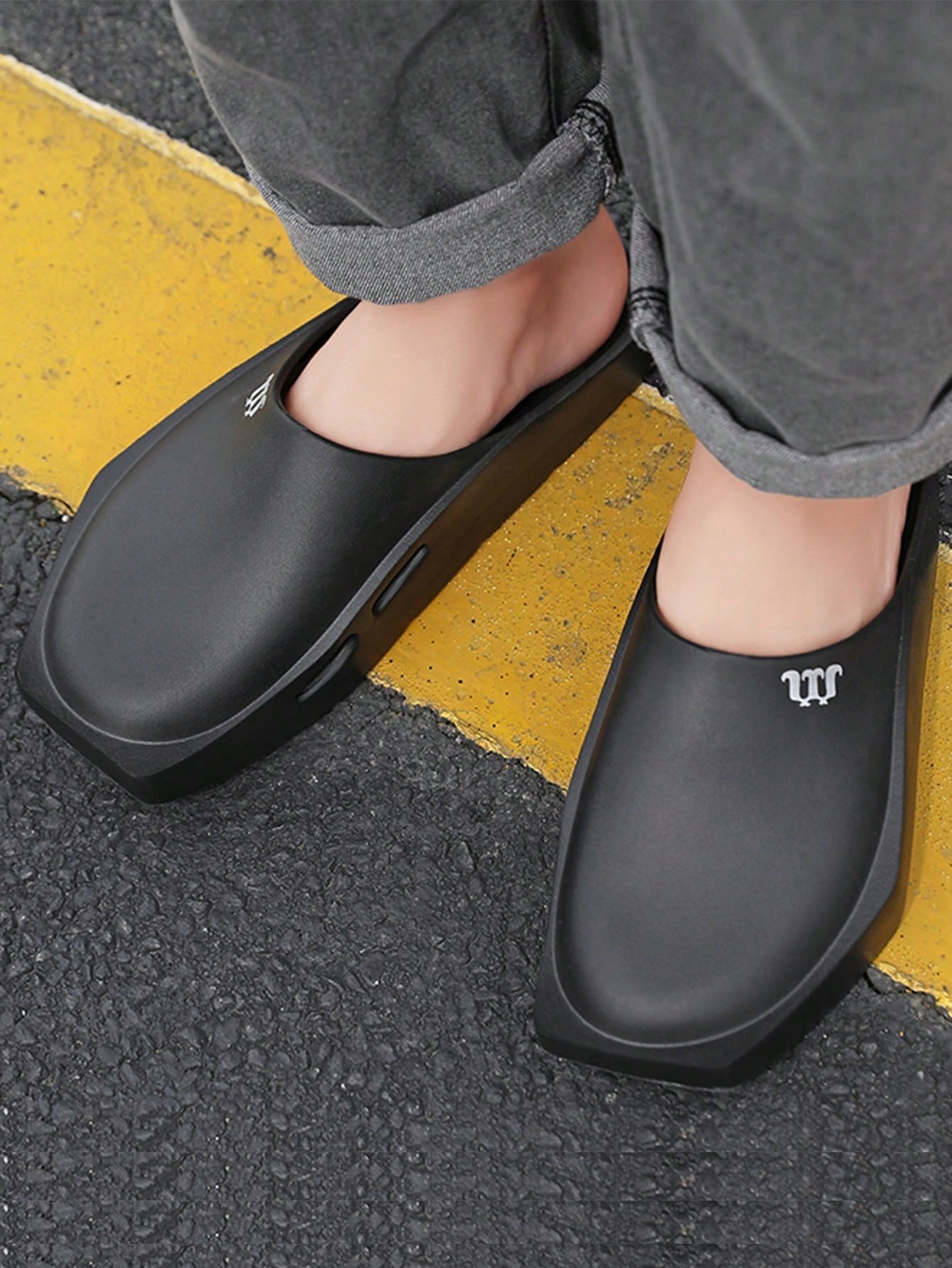 Chinelo Masculino Slip On Solado Grosso Estilo Casual Chinelo Masculino Slip On Solado Grosso Estilo Casual