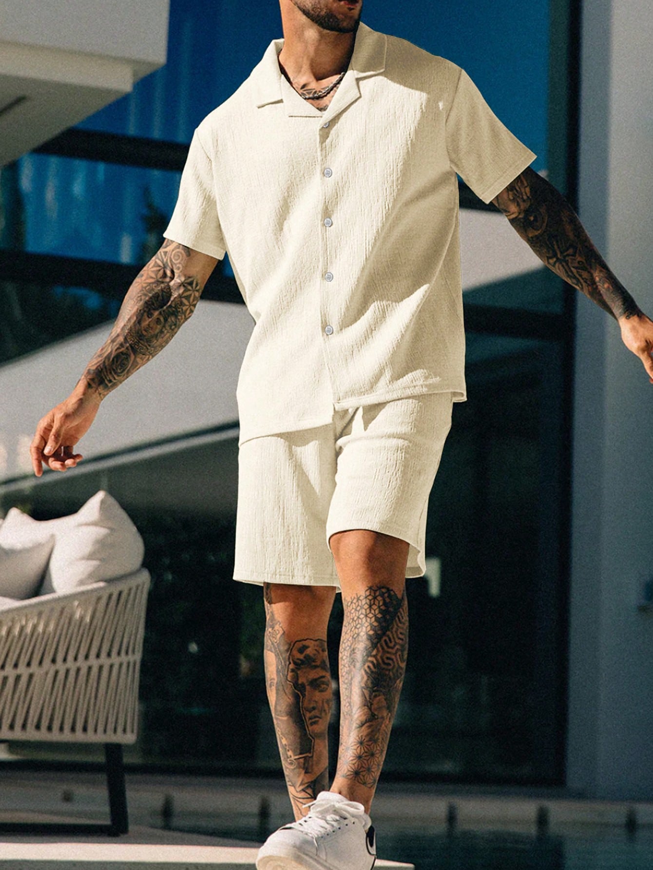 Conjunto Masculino Camisa Assimétrica E Shorts Modelagem Solta Bege / PP Conjunto Masculino Camisa Assimétrica E Shorts