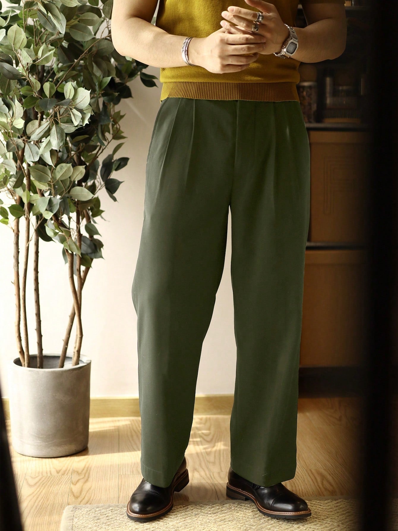 Calça Masculina Alfaiataria Com Pregas E Corte Reto Elegante Calça Masculina Alfaiataria Com Pregas E Corte Reto