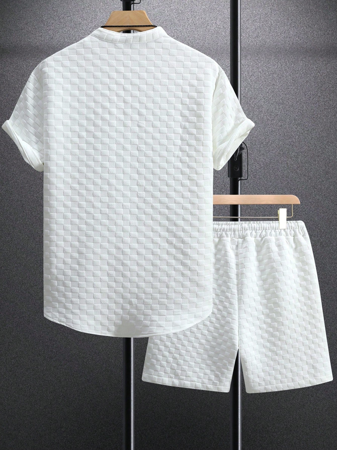 Conjunto Masculino Camisa Texturizada E Shorts Confortáveis Conjunto Masculino Camisa Texturizada E Shorts Confortáveis