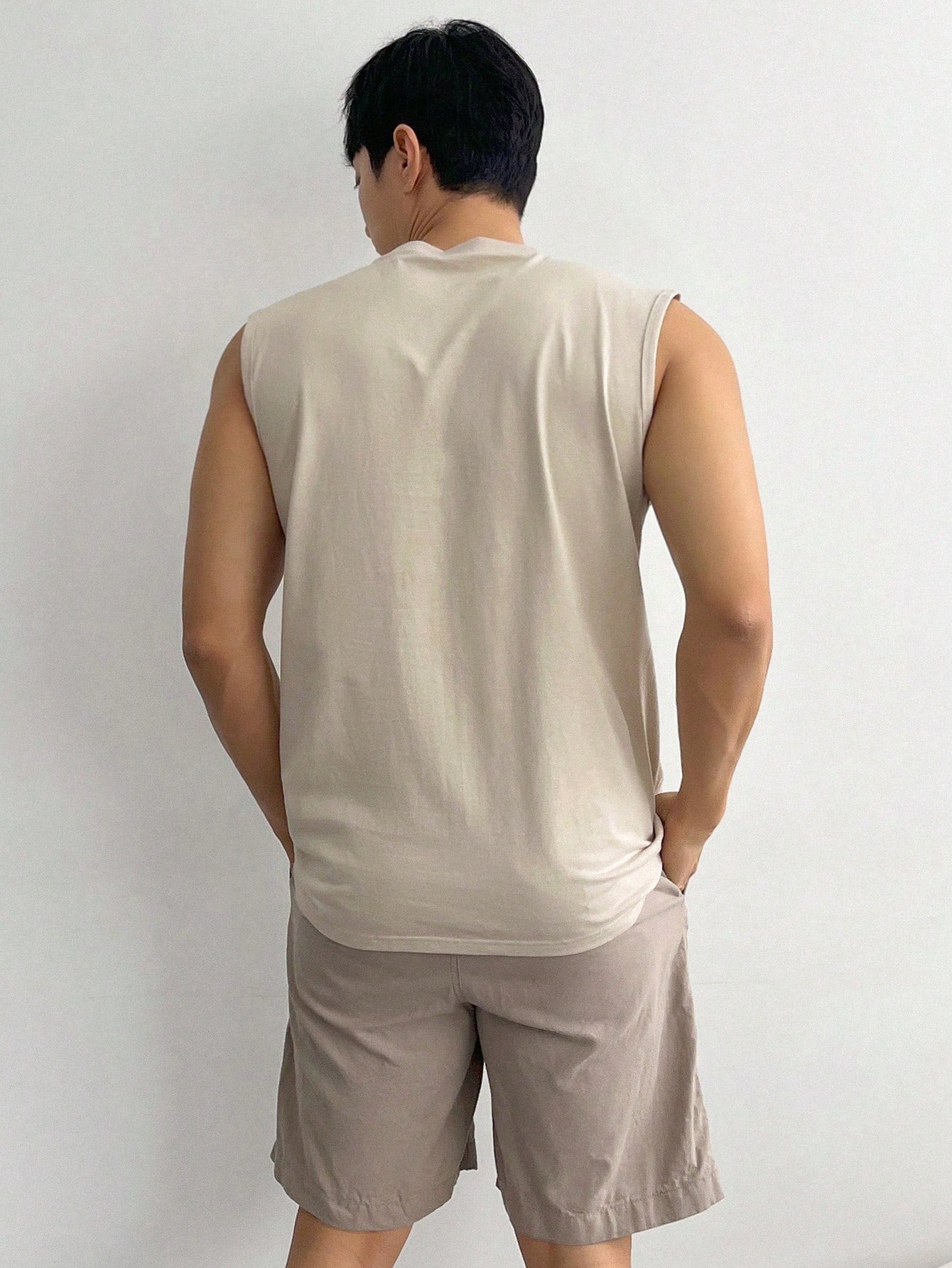 Camiseta Regata Masculina Estampa De Letras Gola Redonda Camiseta Regata Masculina Estampa De Letras Gola Redonda