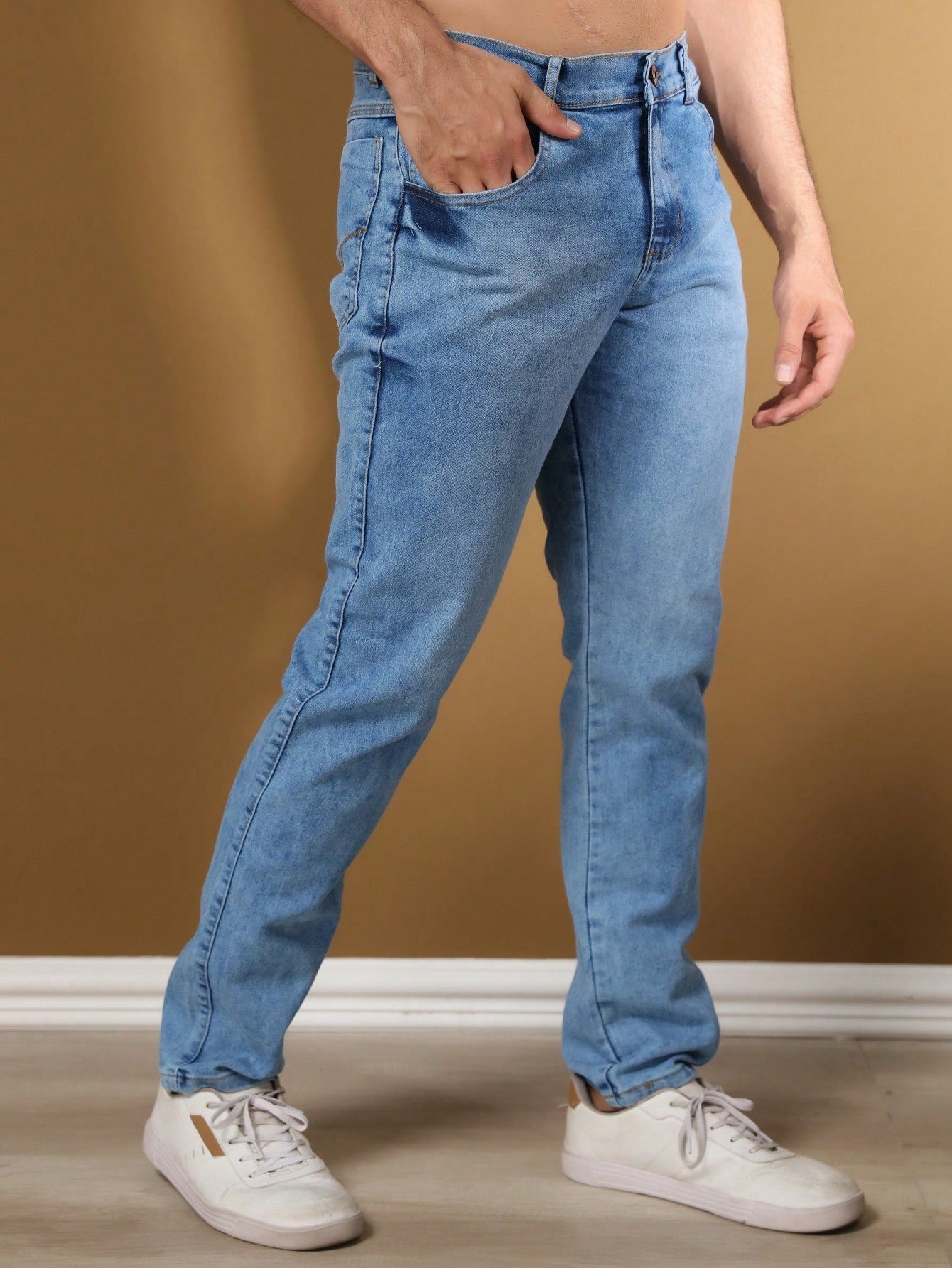 Calça Masculina Jeans Slim Fit Costura Contrastante E Ajuste Moderno Lavagem Média / PP Calça Masculina Social Slim Fit