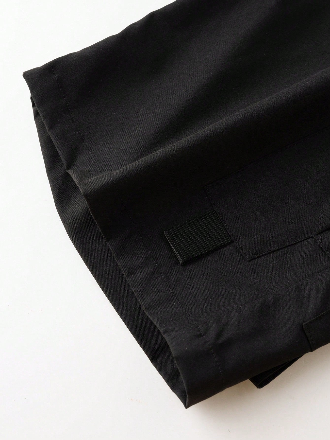 Shorts Masculino Cargo Com Bolsos Laterais E Cintura Ajustável Shorts Masculino Cargo Com Bolsos Laterais E Cintura