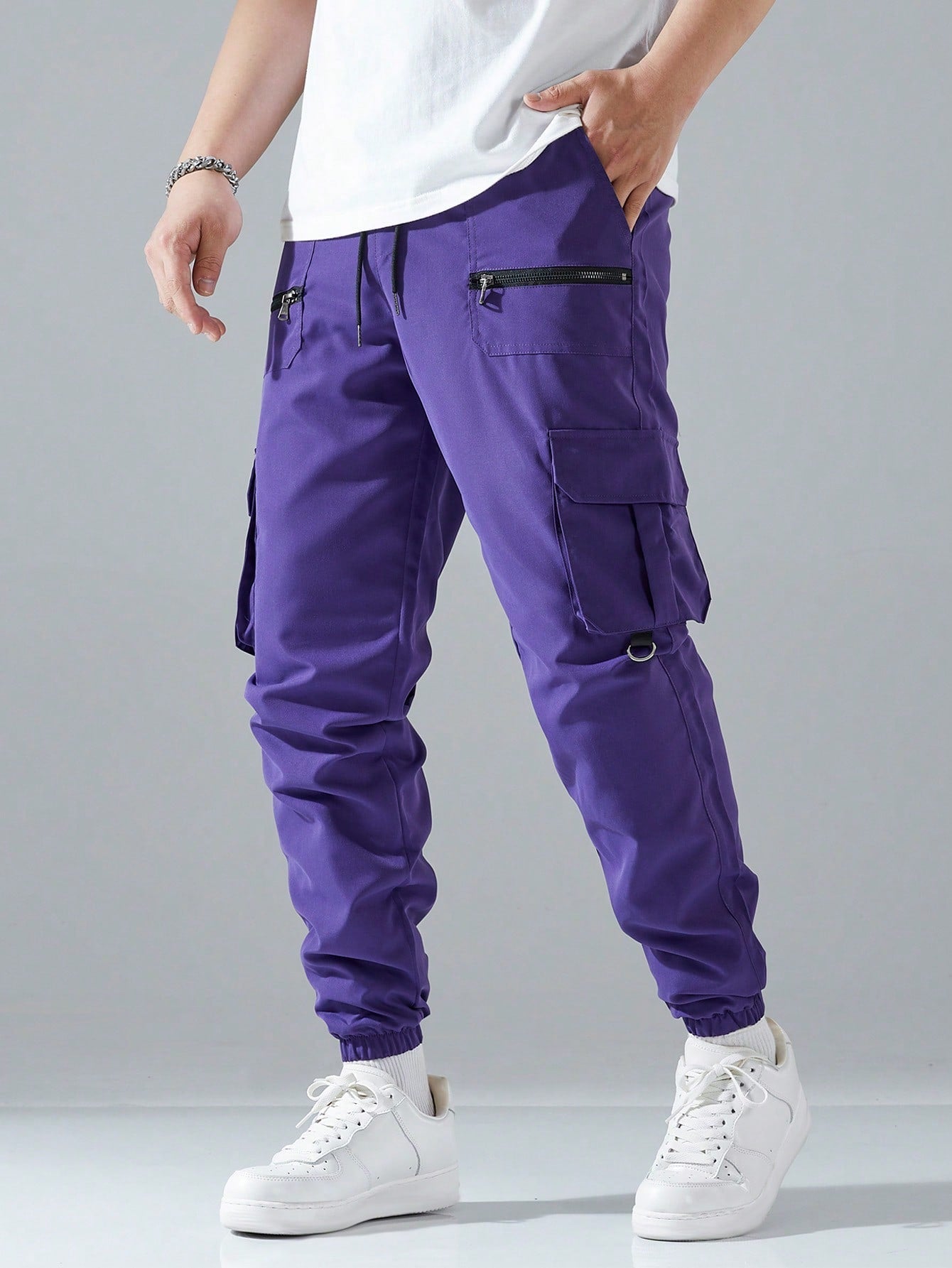 Calça Masculina Cargo Solta Bolsos Sobrepostos E Cintura Ajustável Calça Masculina Cargo Solta Bolsos Sobrepostos E