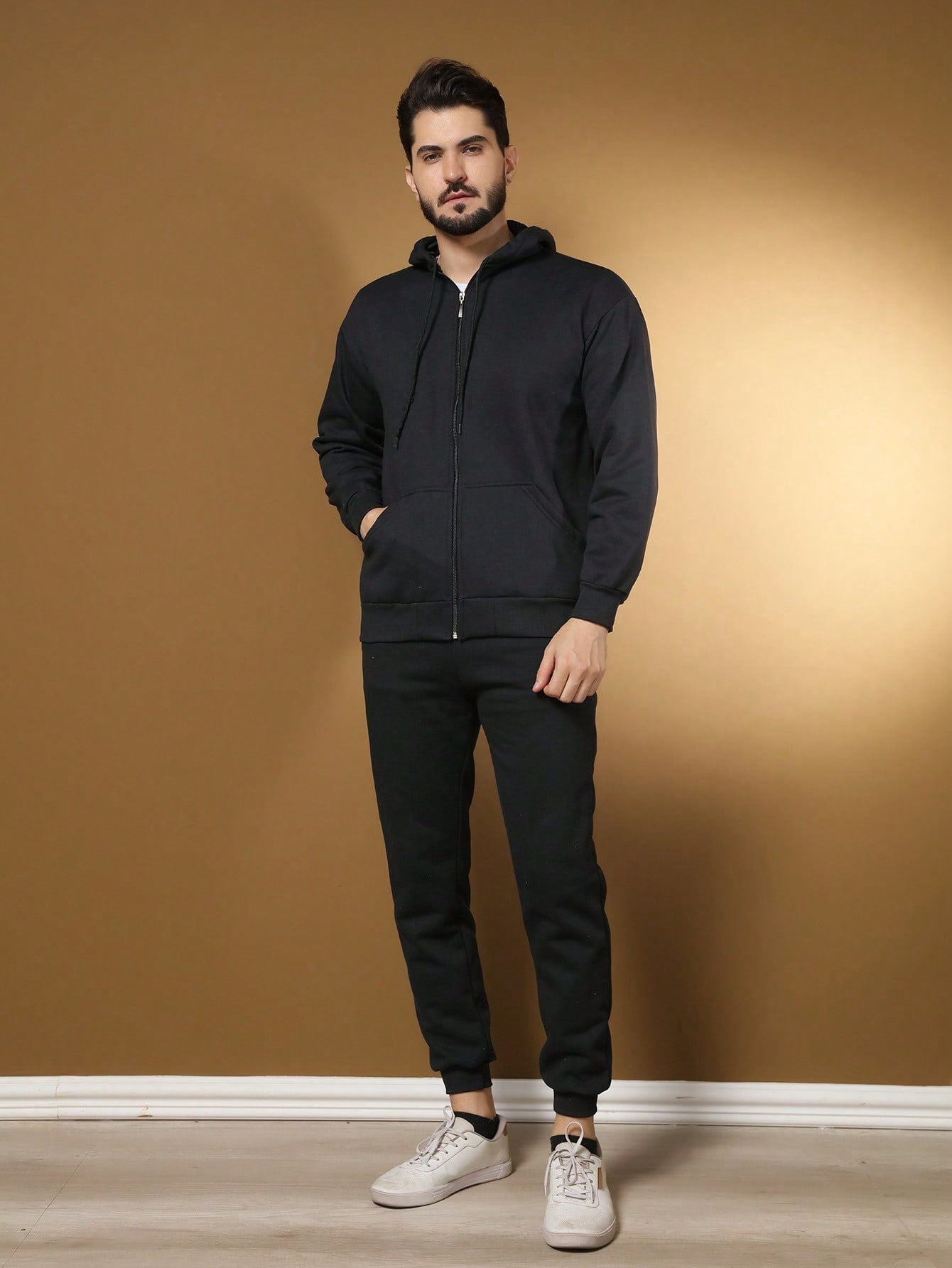 Conjunto Masculino Moletom Com Capuz E Calça Jogger Tradicional Preto / PP Conjunto Masculino Moletom Com Capuz E Calça