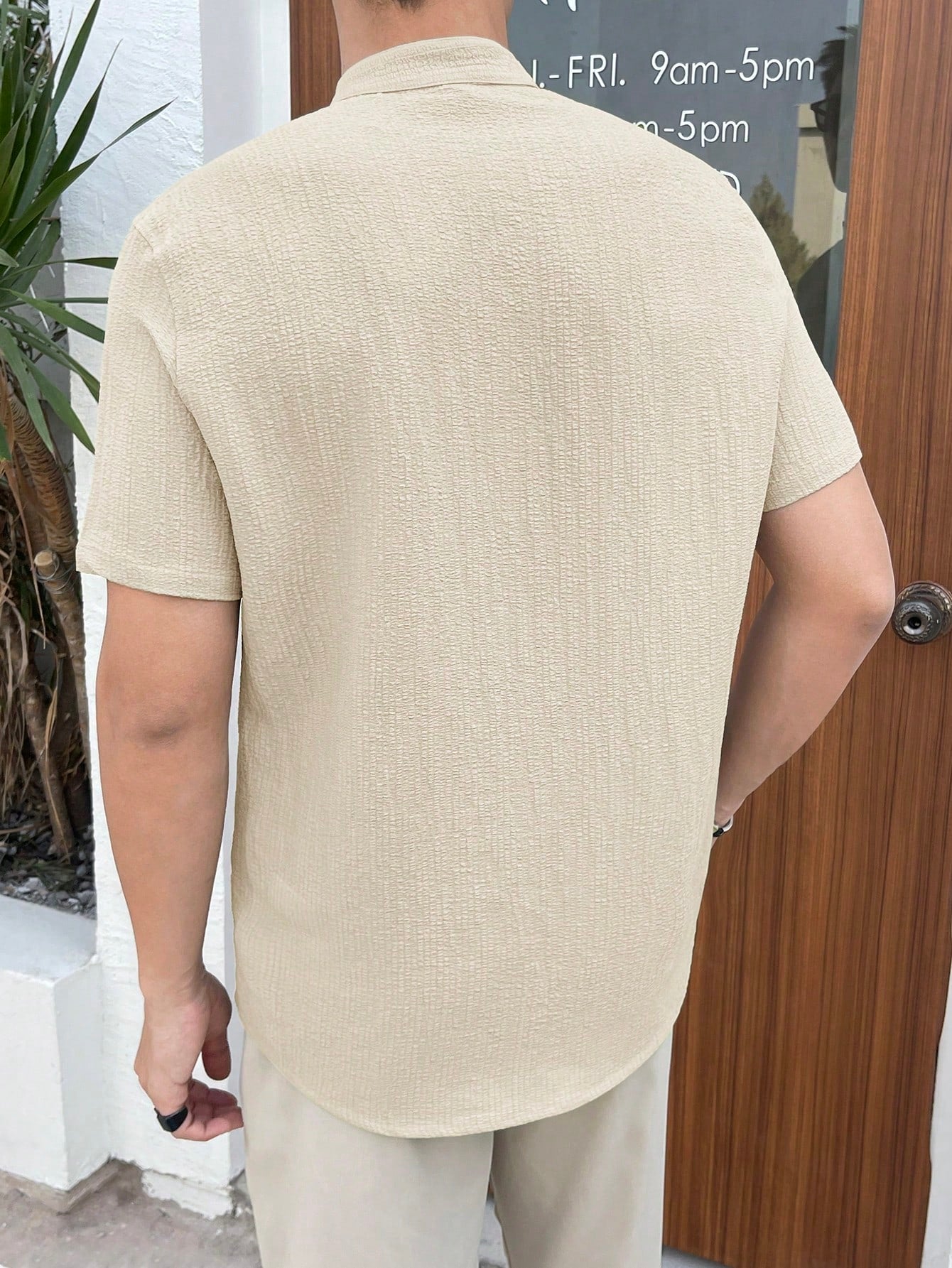 Camisa Masculina Gola Padre Botões Contrastantes Visual Moderno Camisa Masculina Gola Padre Botões Contrastantes Visual