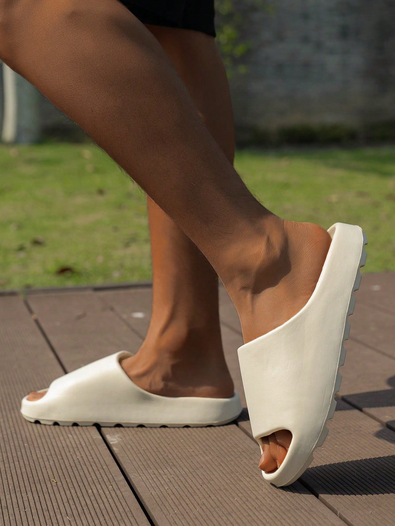 Chinelo Masculino Slide Minimalista Solado Grosso Antiderrapante Chinelo Masculino Slide Minimalista Solado Grosso