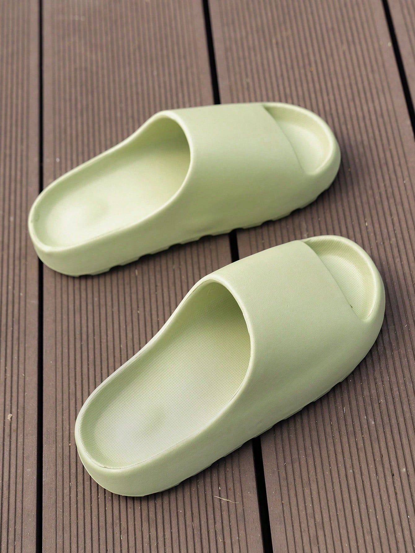 Chinelo Masculino Slide Minimalista Solado Grosso Antiderrapante Chinelo Masculino Slide Minimalista Solado Grosso